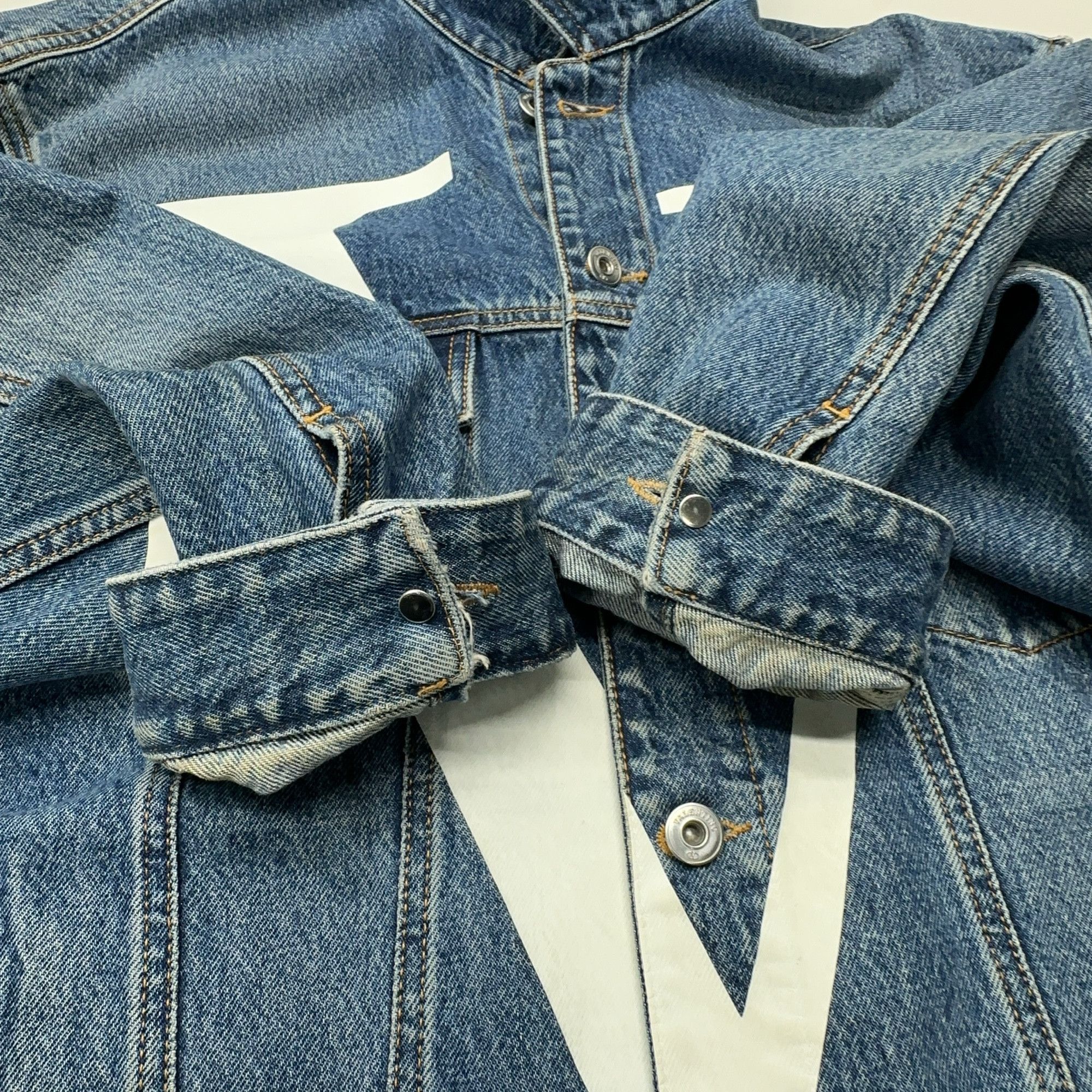 Valentino Valentino VLogo Denim Jacket Size M Size US M / EU 48-50 / 2 - 10 Thumbnail