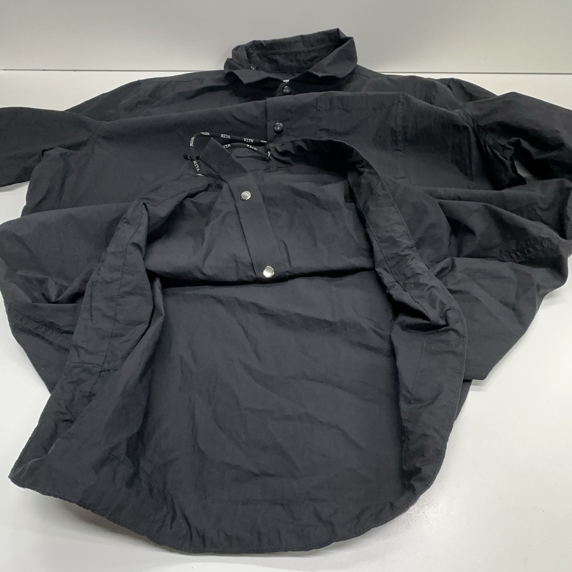 Valentino Valentino VLTN Logo Patch Button Up Shirt US L Size US L / EU 52-54 / 3 - 8 Thumbnail