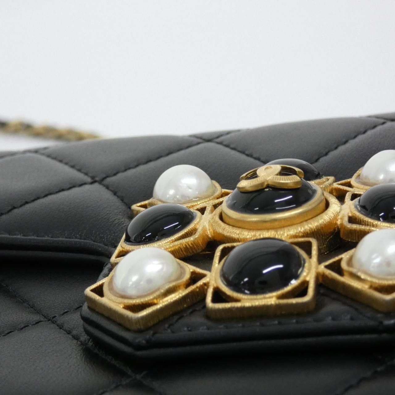 Chanel Chanel Chanel Calfskin Bag Leather Crossbody Bag AS1889 DUTY FREE for USA Size ONE SIZE - 6 Thumbnail