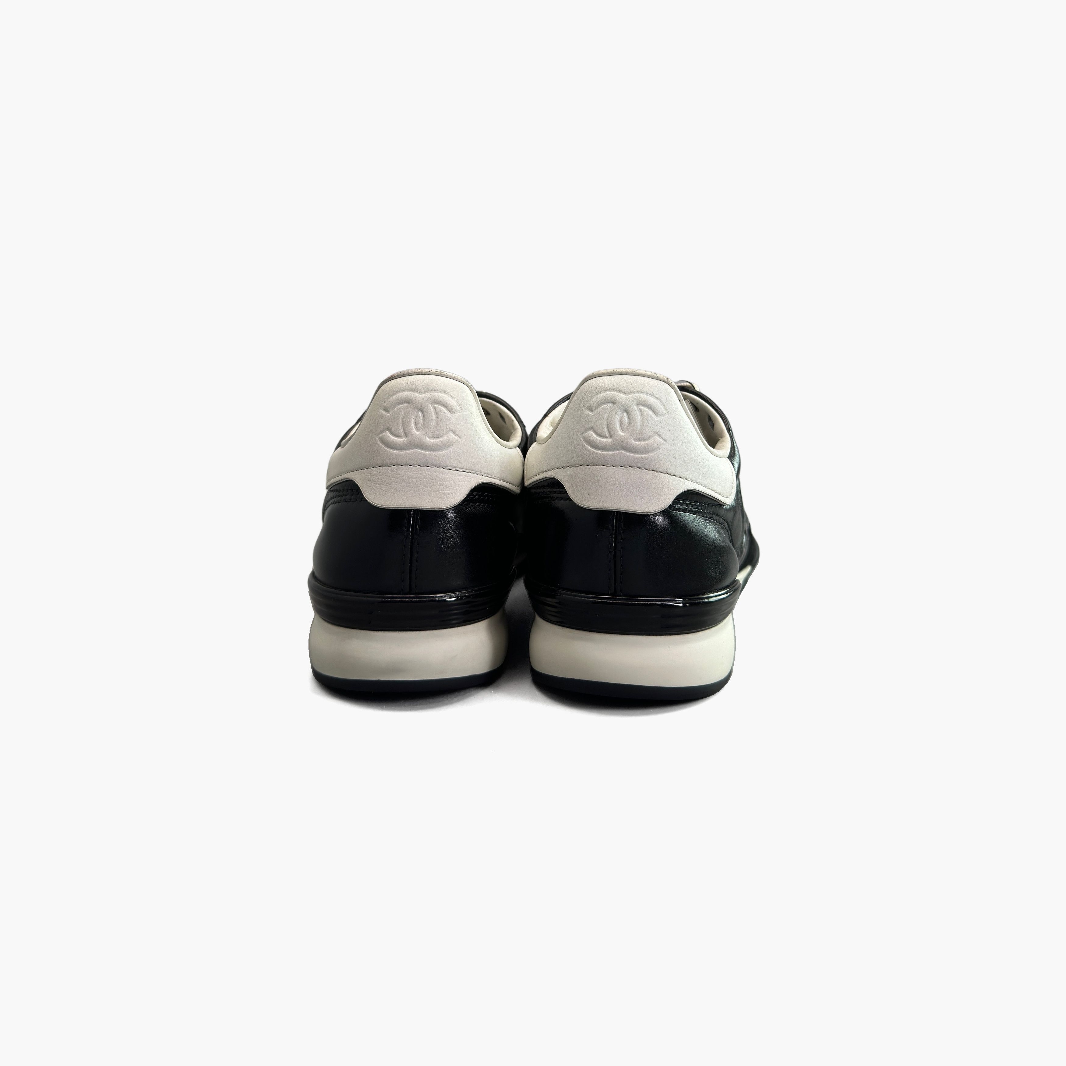 Chanel Chanel Quilted CC Logo Sneakers Size 37 Size US 7 / IT 37 - 6 Thumbnail