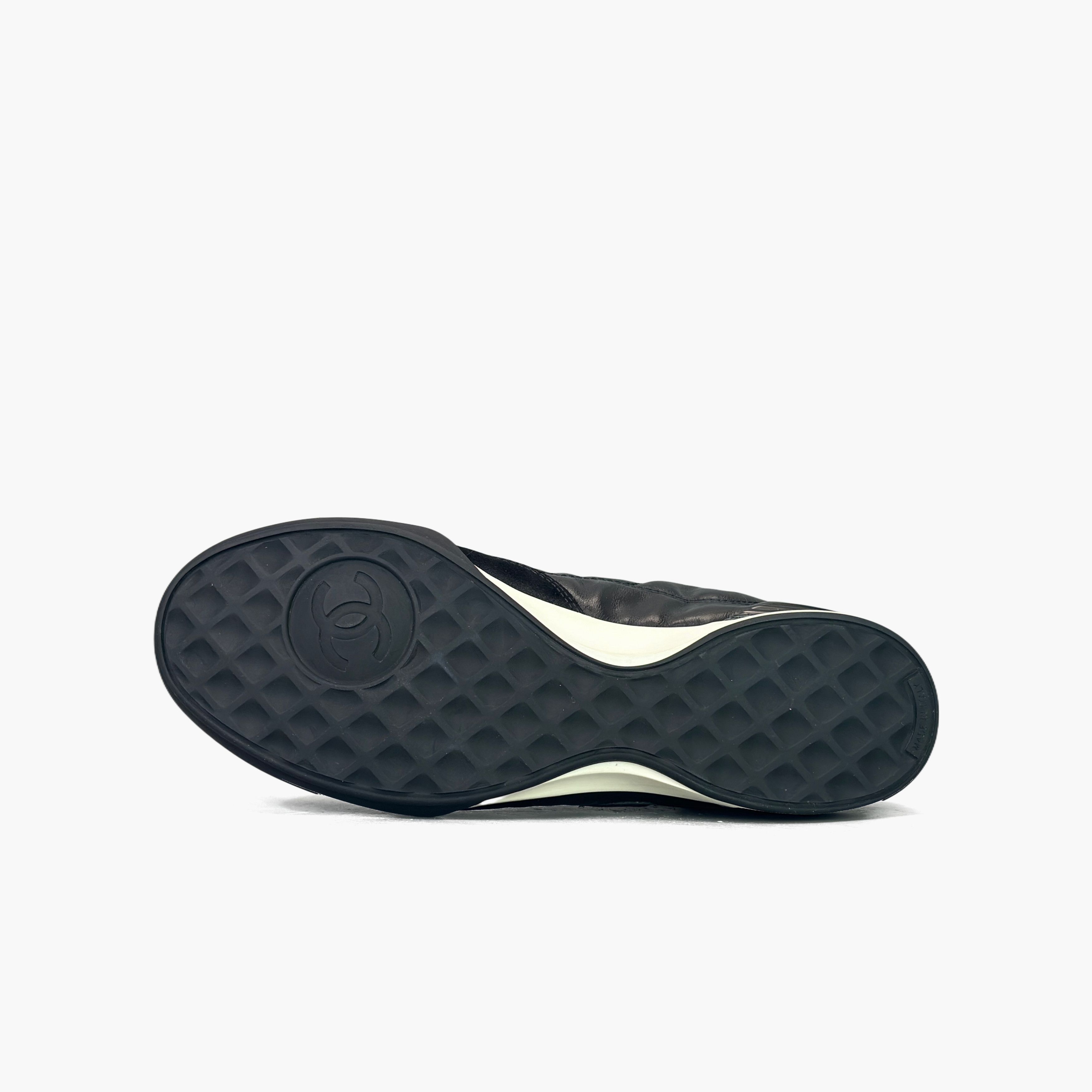 Chanel Chanel Quilted CC Logo Sneakers Size 37 Size US 7 / IT 37 - 8 Thumbnail