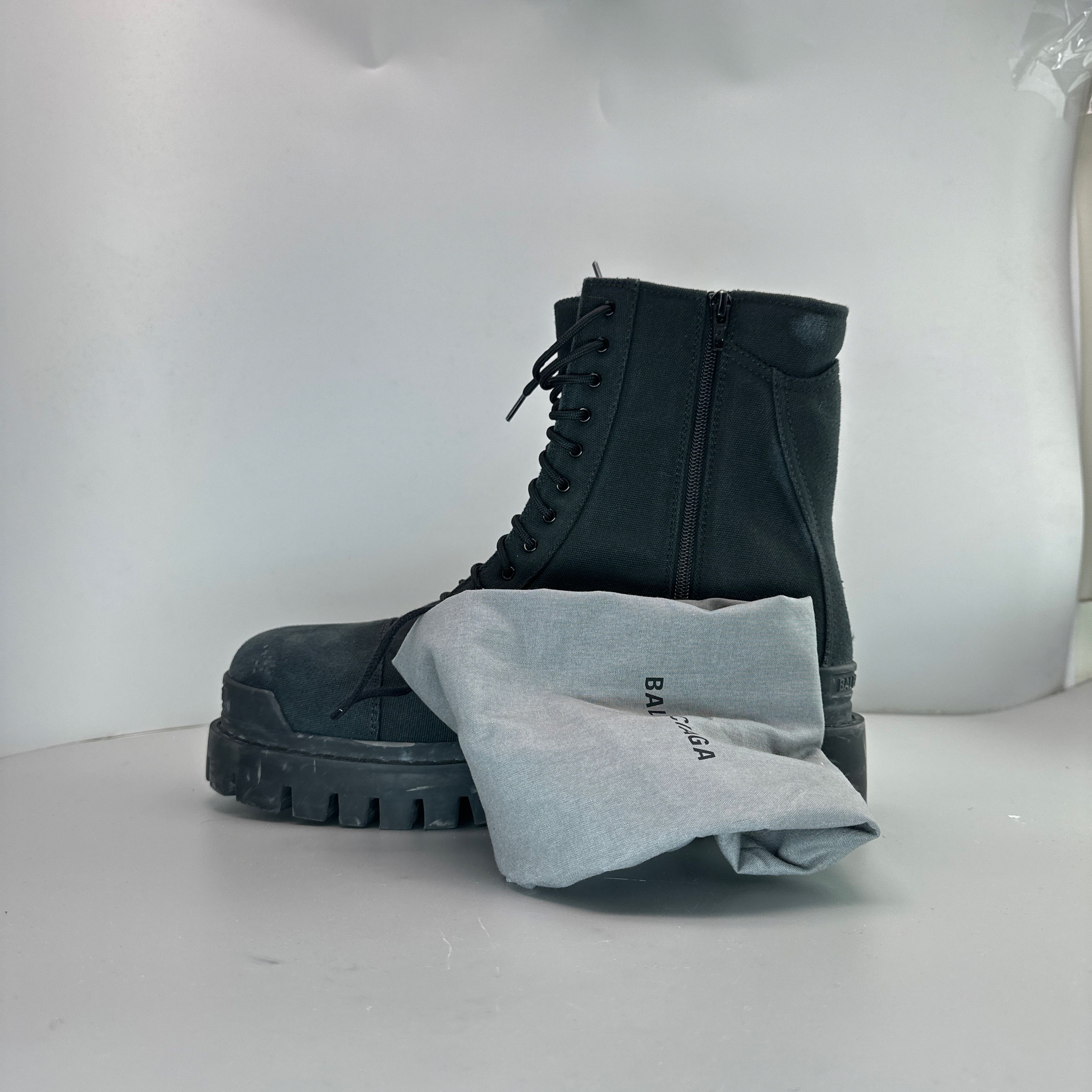 Balenciaga Balenciaga Distressed Canvas Strike Boots Size 44 Size US 11 / EU 44 - 10 Thumbnail