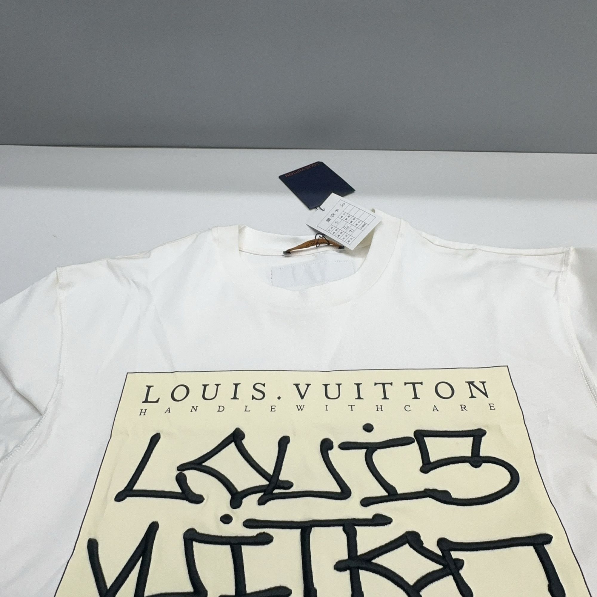 Louis Vuitton Louis Vuitton FW22 Handle With Care T-Shirt Size S Size US S / EU 44-46 / 1 - 7 Thumbnail