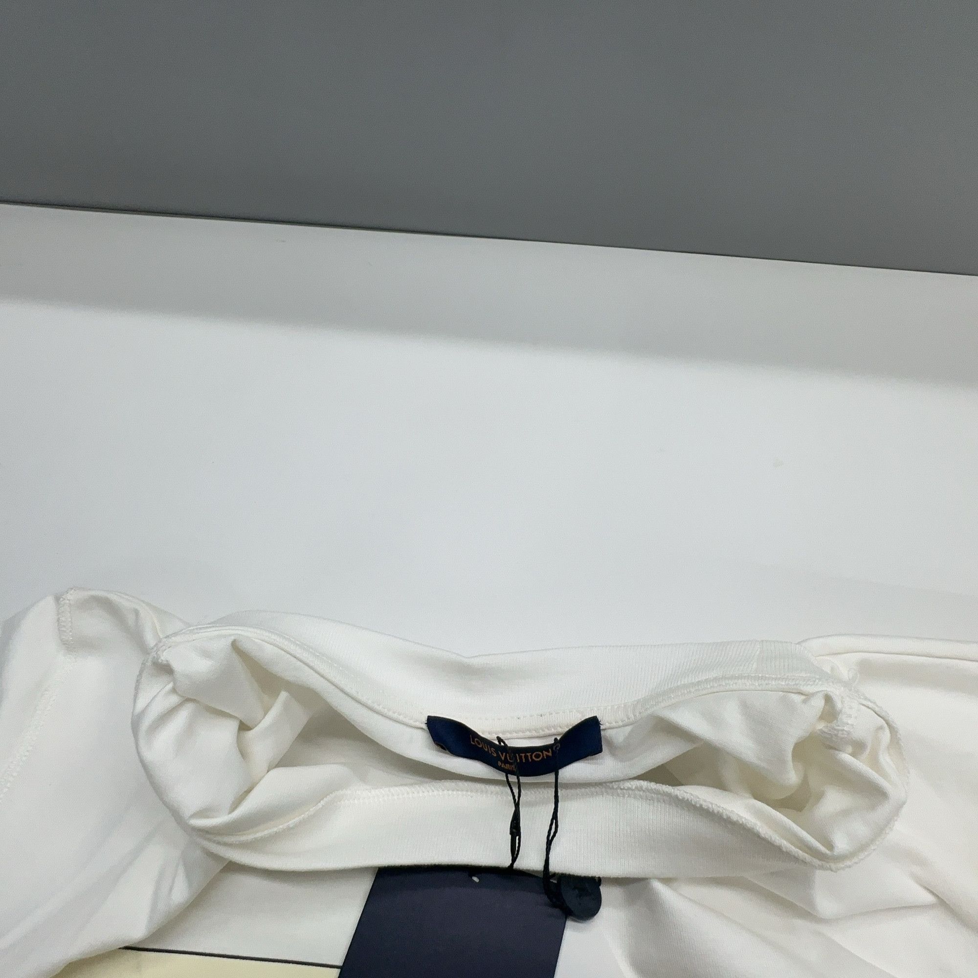 Louis Vuitton Louis Vuitton FW22 Handle With Care T-Shirt Size S Size US S / EU 44-46 / 1 - 5 Thumbnail