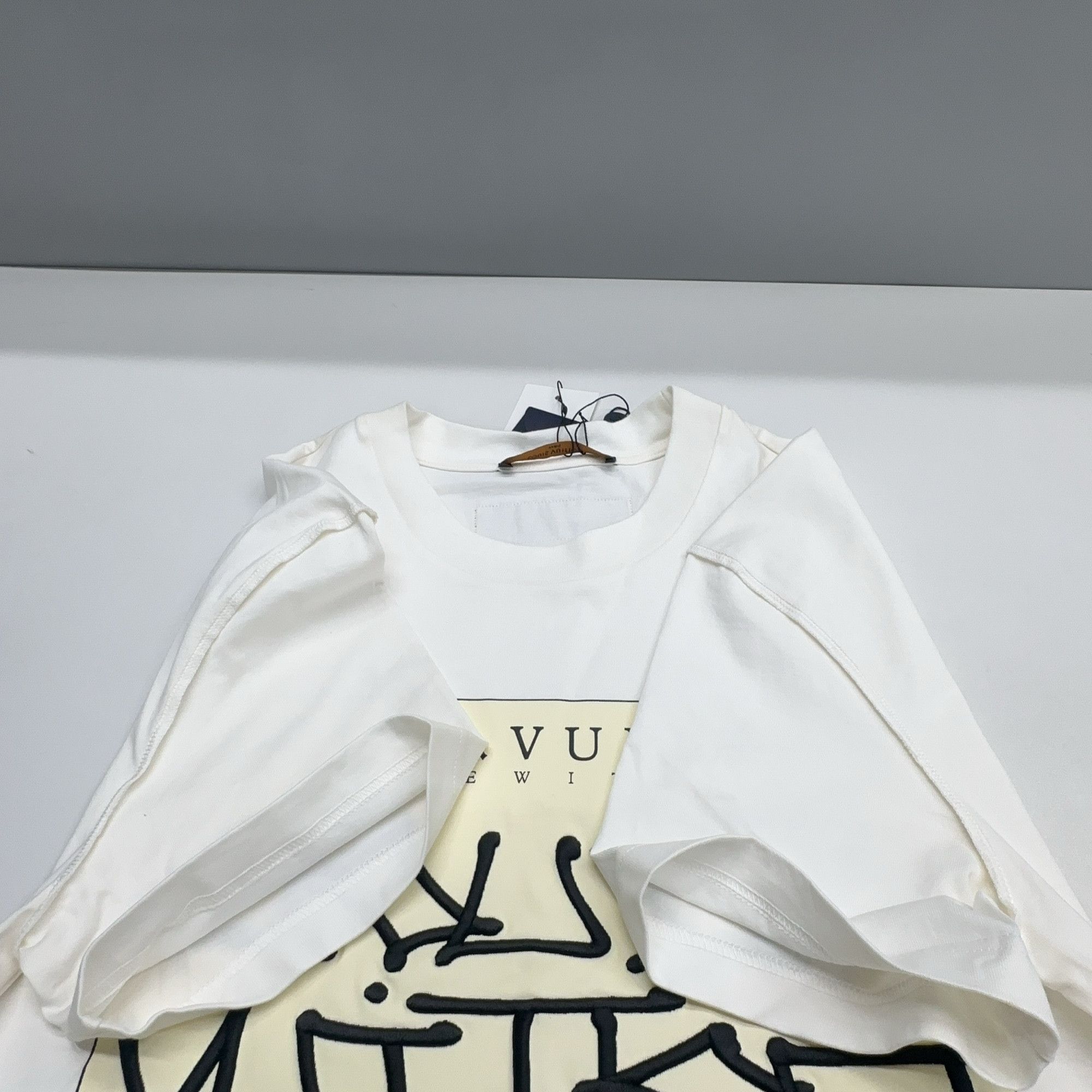 Louis Vuitton Louis Vuitton FW22 Handle With Care T-Shirt Size S Size US S / EU 44-46 / 1 - 8 Thumbnail