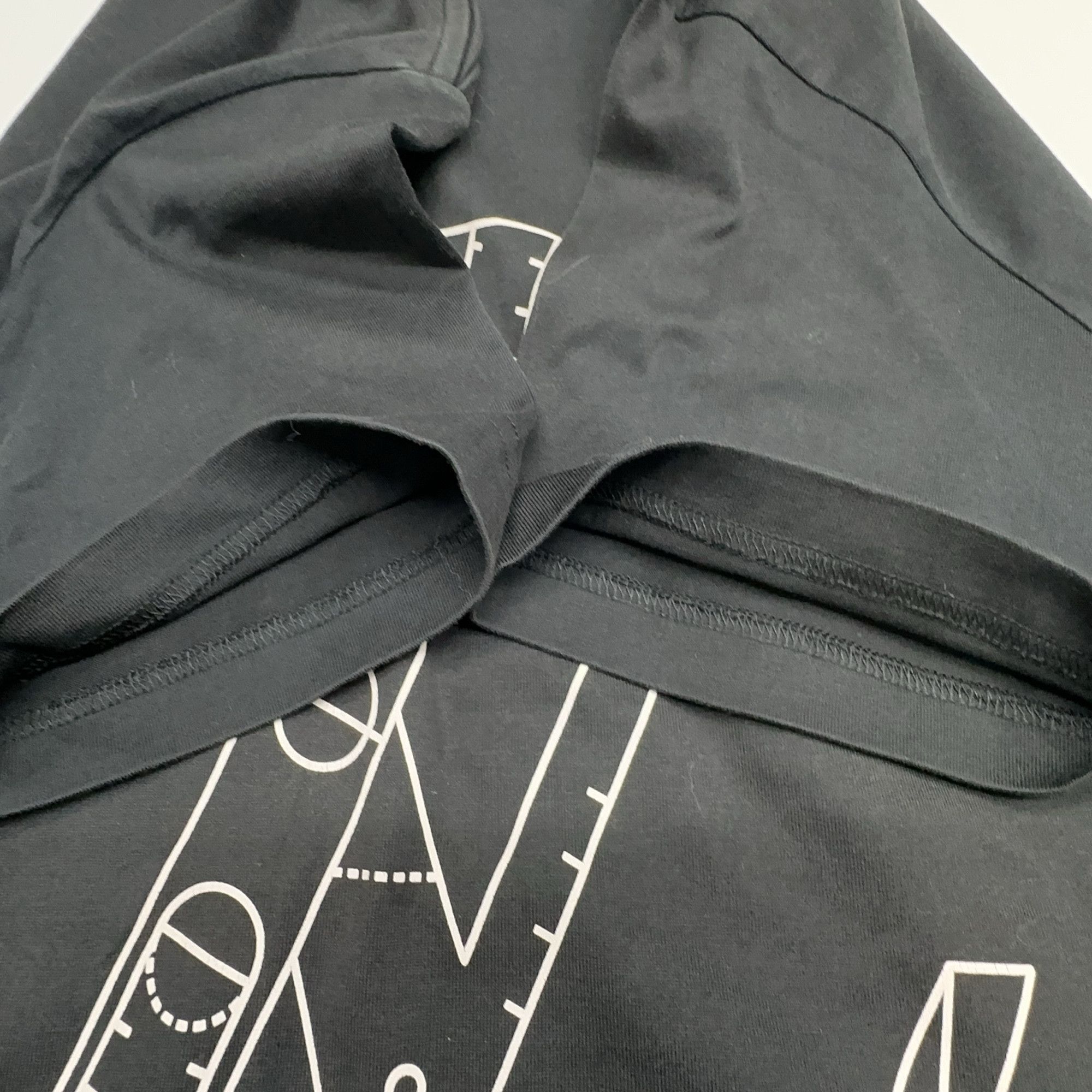 Louis Vuitton Louis Vuitton x NBA Logo T-Shirt Size S Size US S / EU 44-46 / 1 - 6 Thumbnail