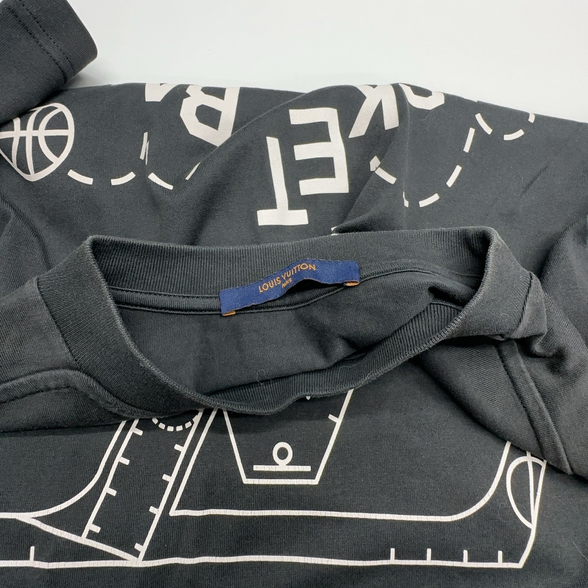 Louis Vuitton Louis Vuitton x NBA Logo T-Shirt Size S Size US S / EU 44-46 / 1 - 5 Thumbnail