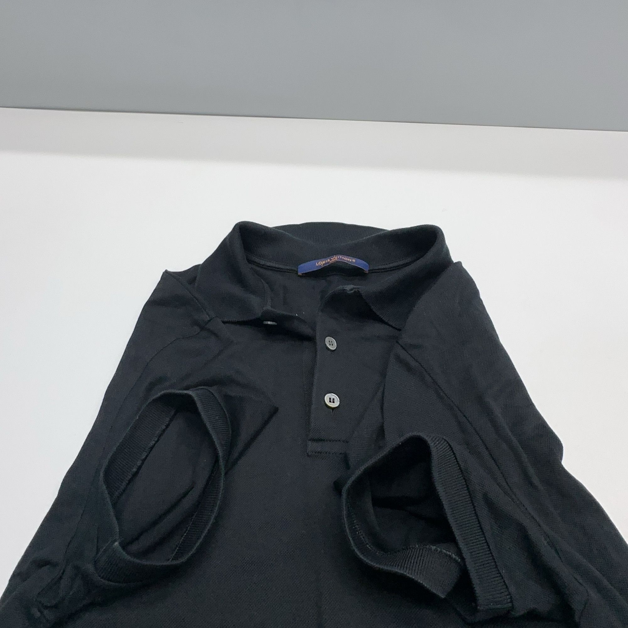 Louis Vuitton Louis Vuitton Logo Embroidered Polo Size M Size US M / EU 48-50 / 2 - 7 Thumbnail