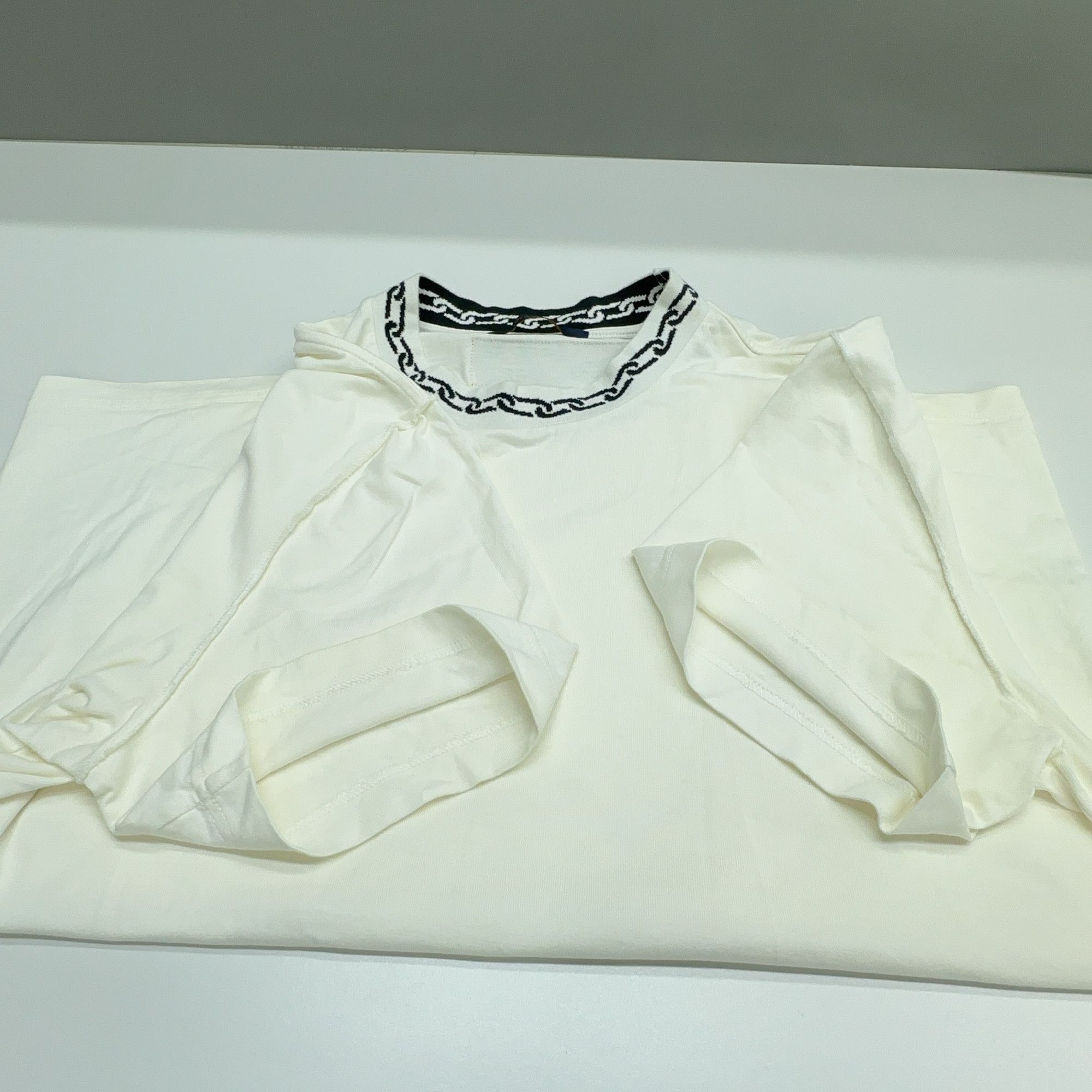 Louis Vuitton Louis Vuitton Chain Collar T-Shirt M Size US M / EU 48-50 / 2 - 8 Thumbnail