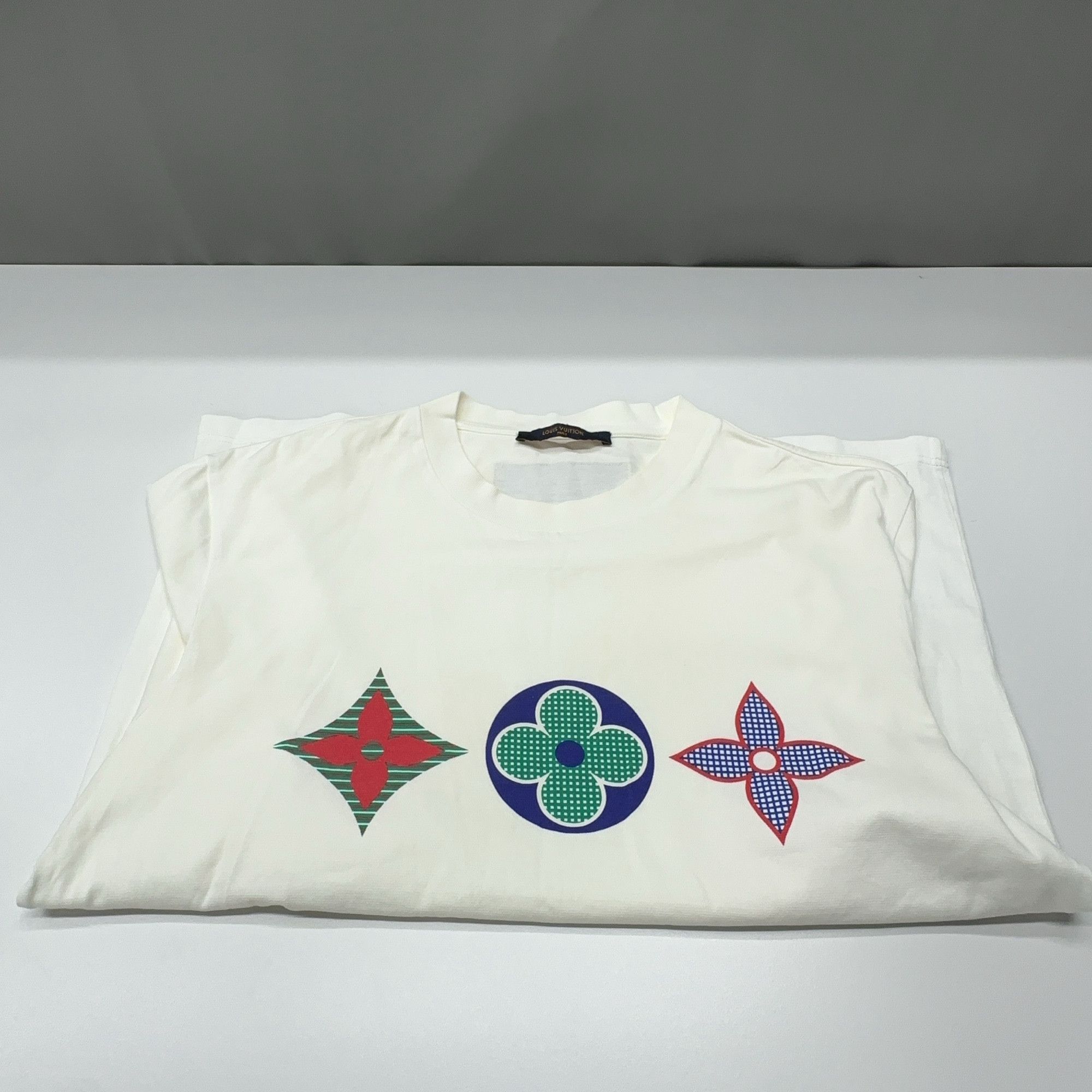Louis Vuitton Louis Vuitton Monogram Graphic T-Shirt Size S Size US S / EU 44-46 / 1 - 10 Thumbnail