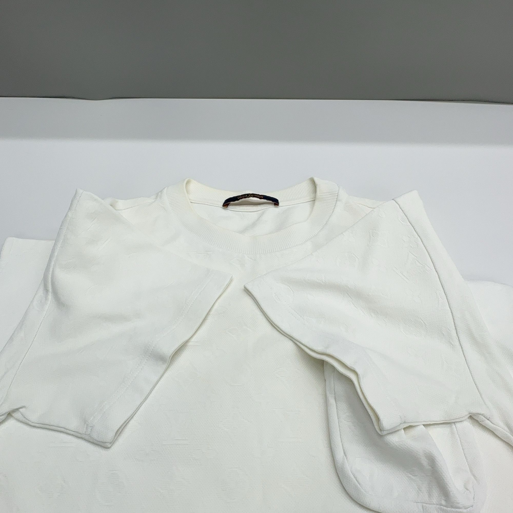 Louis Vuitton Louis Vuitton Monogram Pocket T-Shirt Size S Size US S / EU 44-46 / 1 - 7 Thumbnail