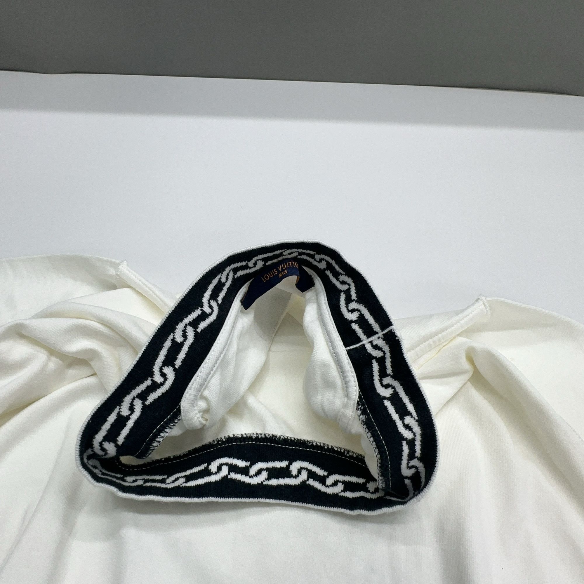 Louis Vuitton Louis Vuitton Chain Collar T-Shirt Size L Size US L / EU 52-54 / 3 - 6 Thumbnail