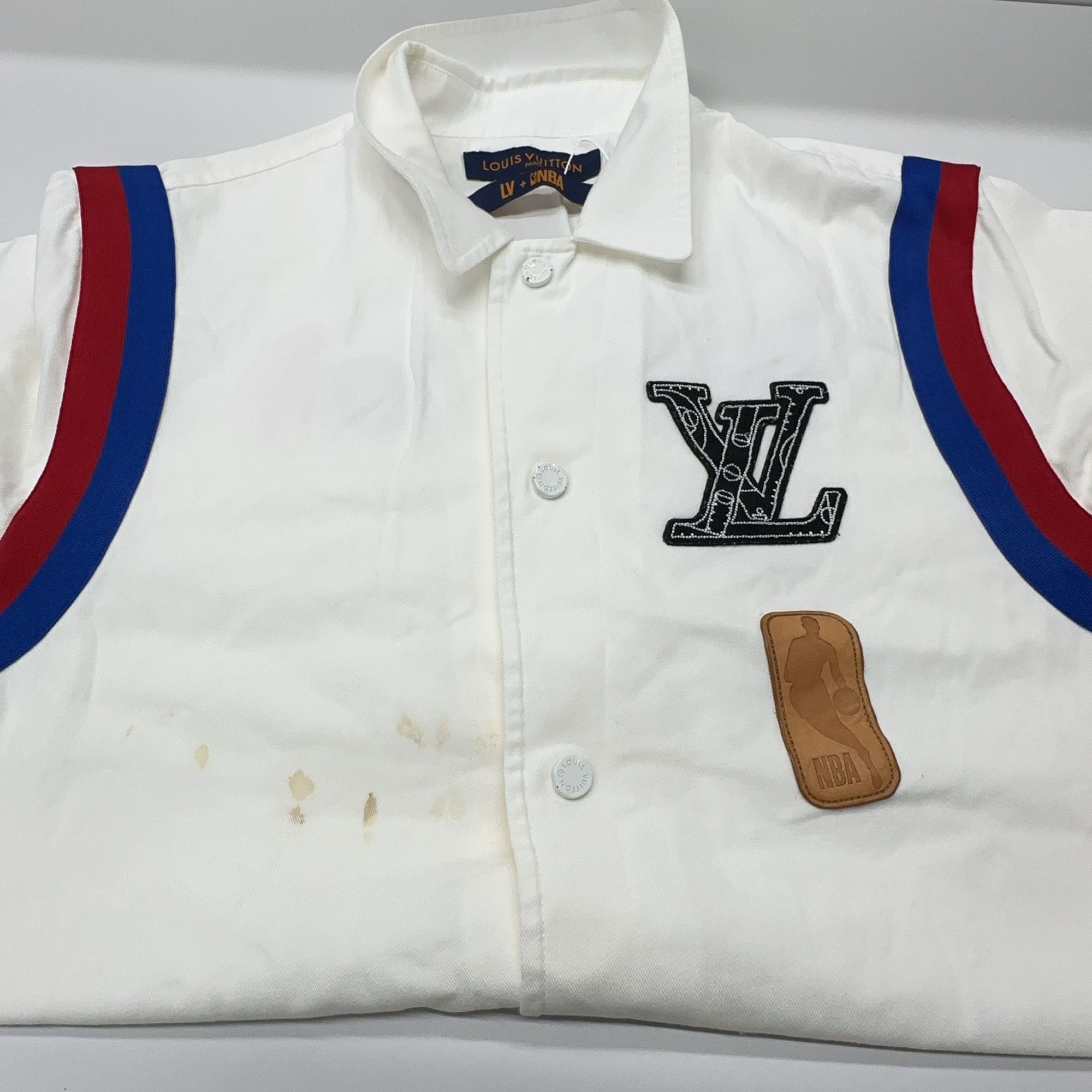 Louis Vuitton Louis Vuitton x NBA Logo Shirt Size M Size US M / EU 48-50 / 2 - 6 Thumbnail