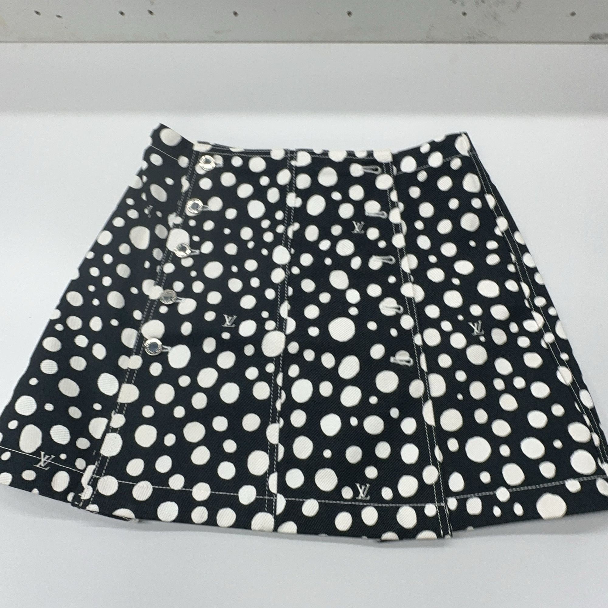 Louis Vuitton Louis Vuitton x Yayoi Kusama Polka Dot Mini Skirt FR 38 Size 27" / US 4 / IT 40 - 5 Thumbnail