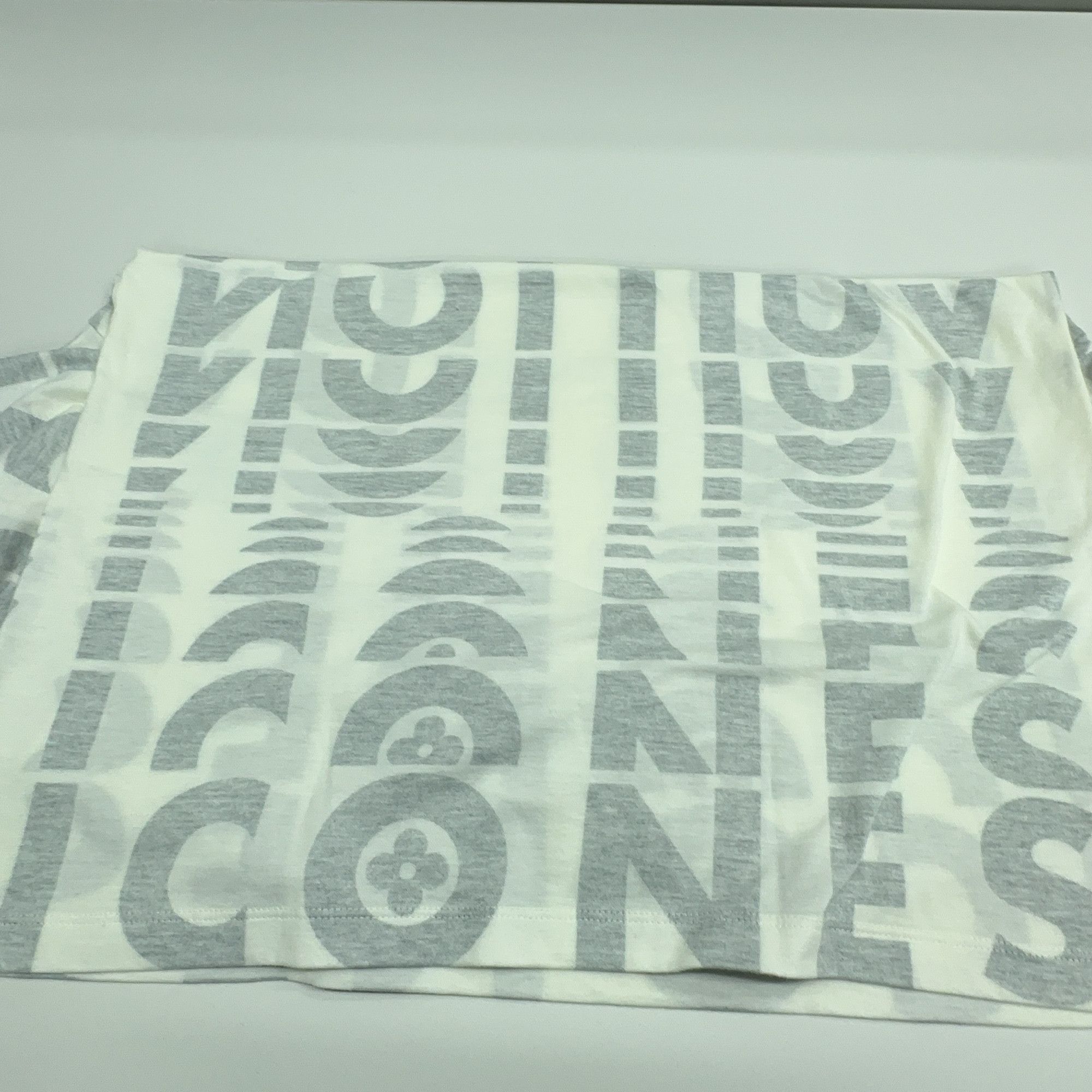 Louis Vuitton Louis Vuitton Icones Graphic T-Shirt Size L Size L / US 10 / IT 46 - 10 Thumbnail