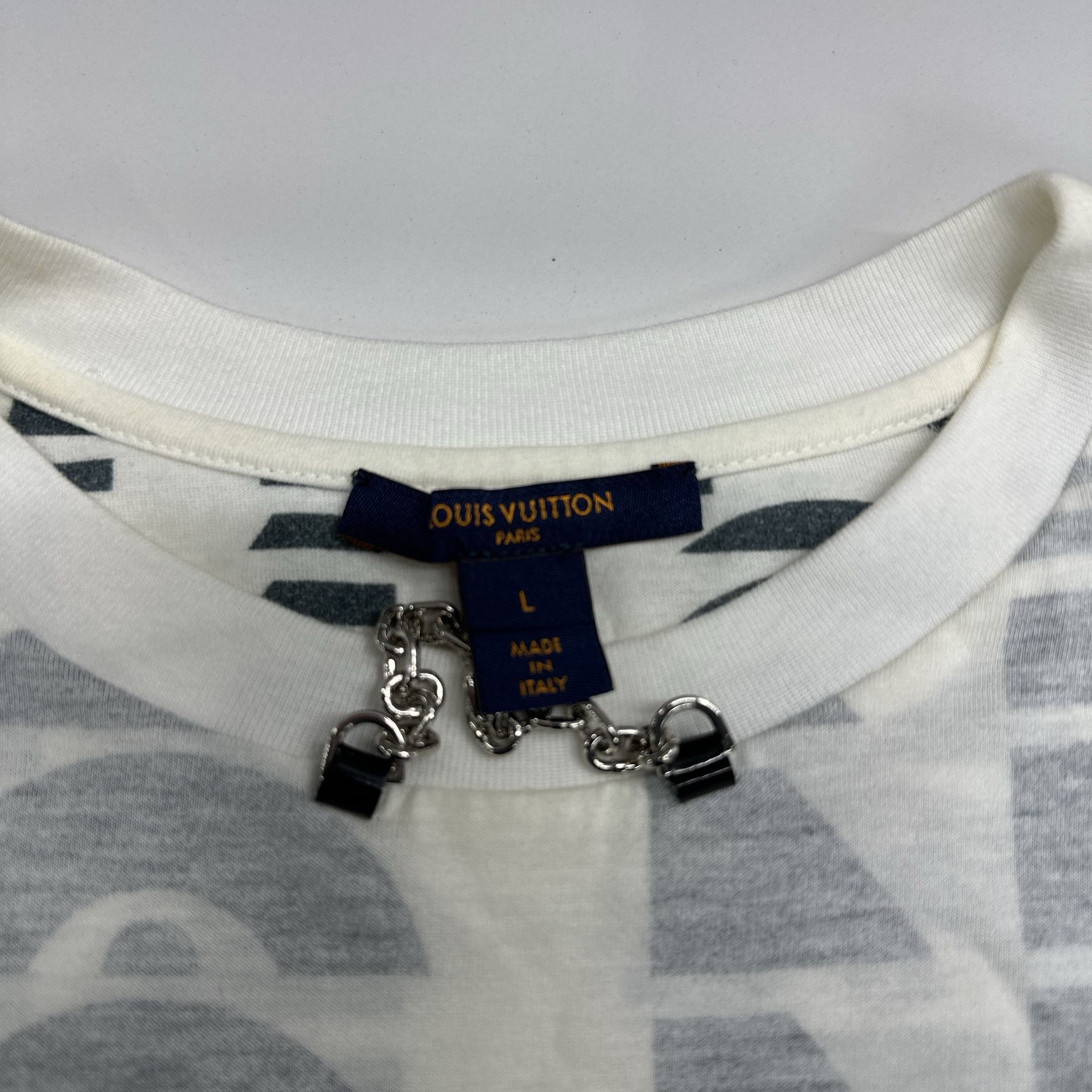 Louis Vuitton Louis Vuitton Icones Graphic T-Shirt Size L Size L / US 10 / IT 46 - 3 Thumbnail