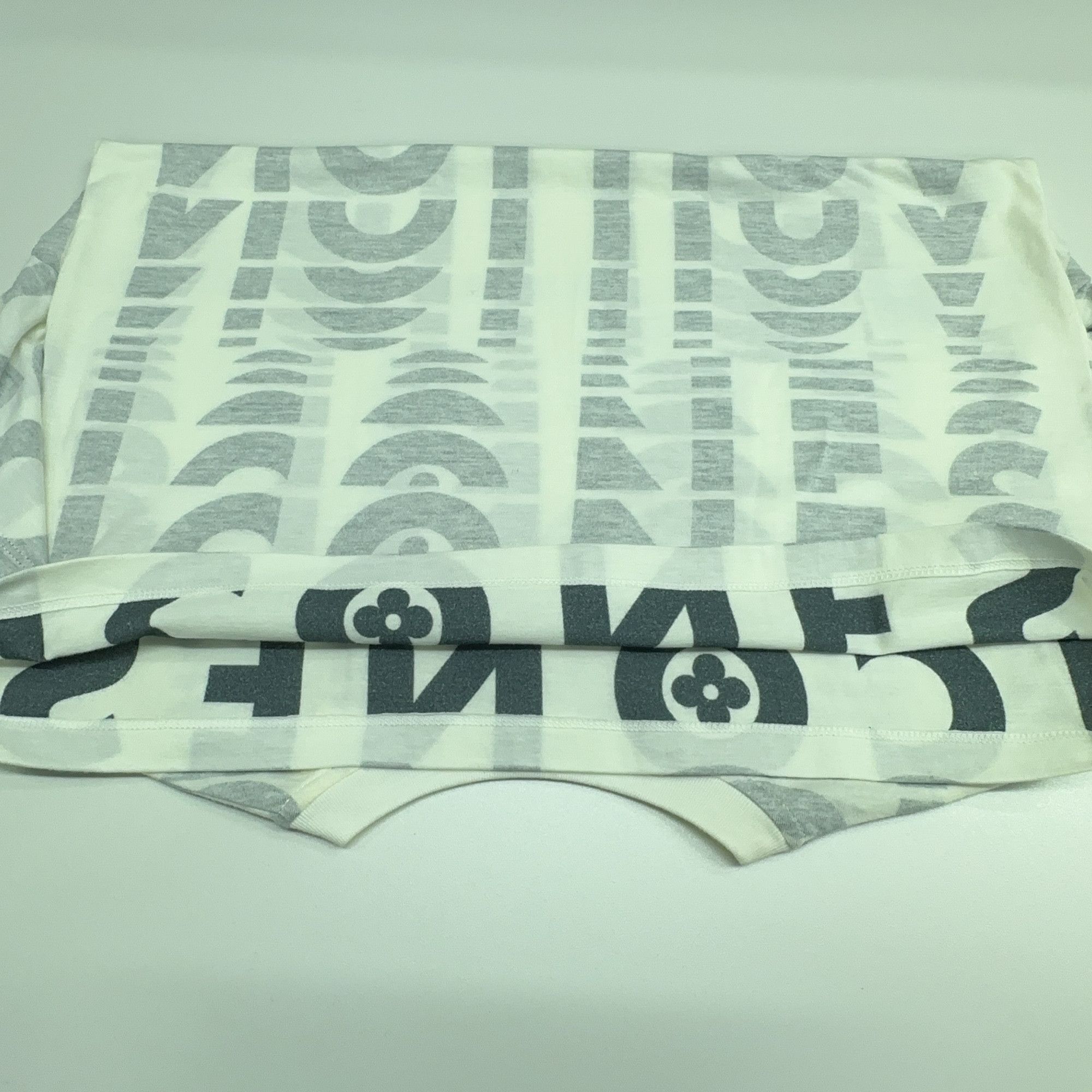Louis Vuitton Louis Vuitton Icones Graphic T-Shirt Size L Size L / US 10 / IT 46 - 8 Thumbnail
