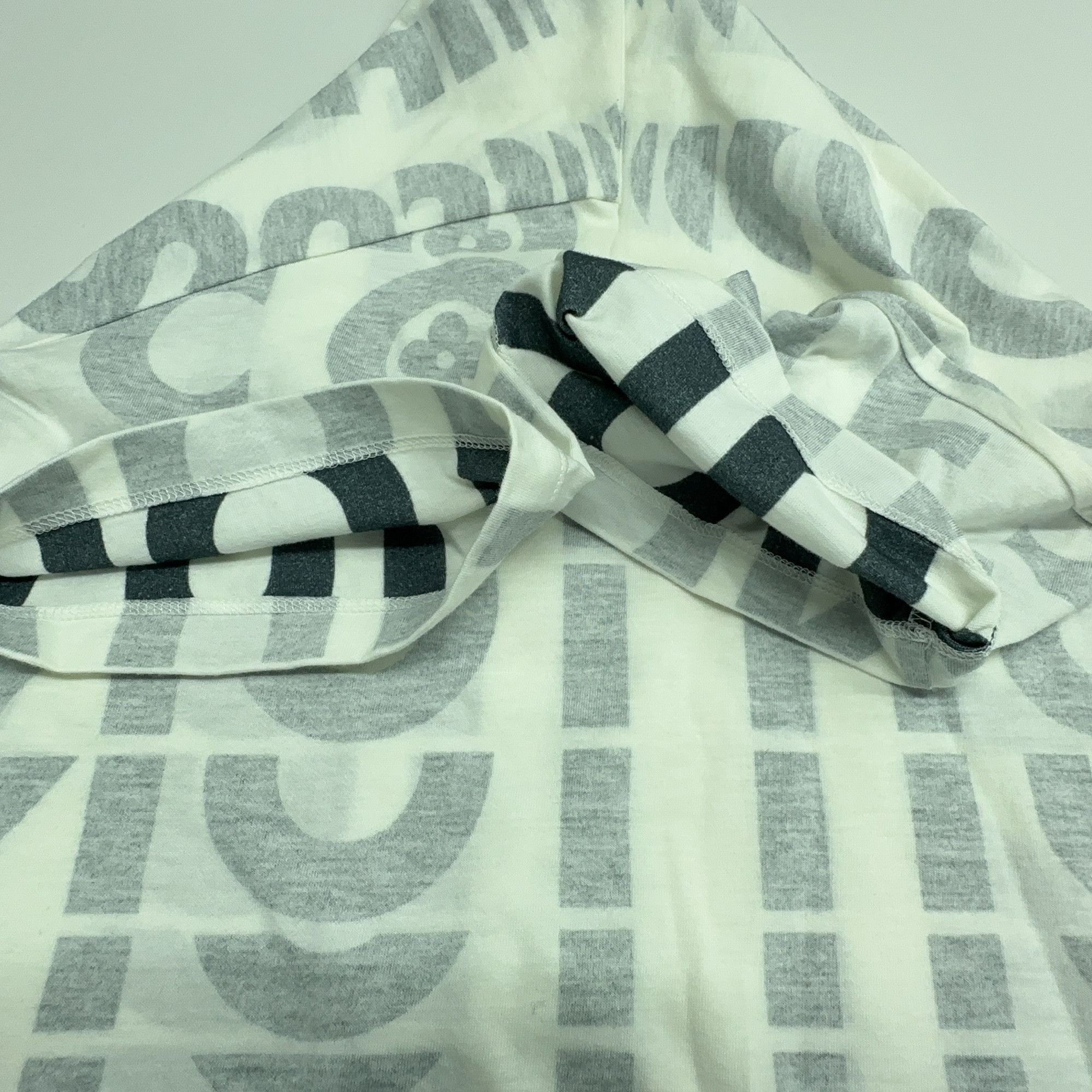 Louis Vuitton Louis Vuitton Icones Graphic T-Shirt Size L Size L / US 10 / IT 46 - 11 Thumbnail