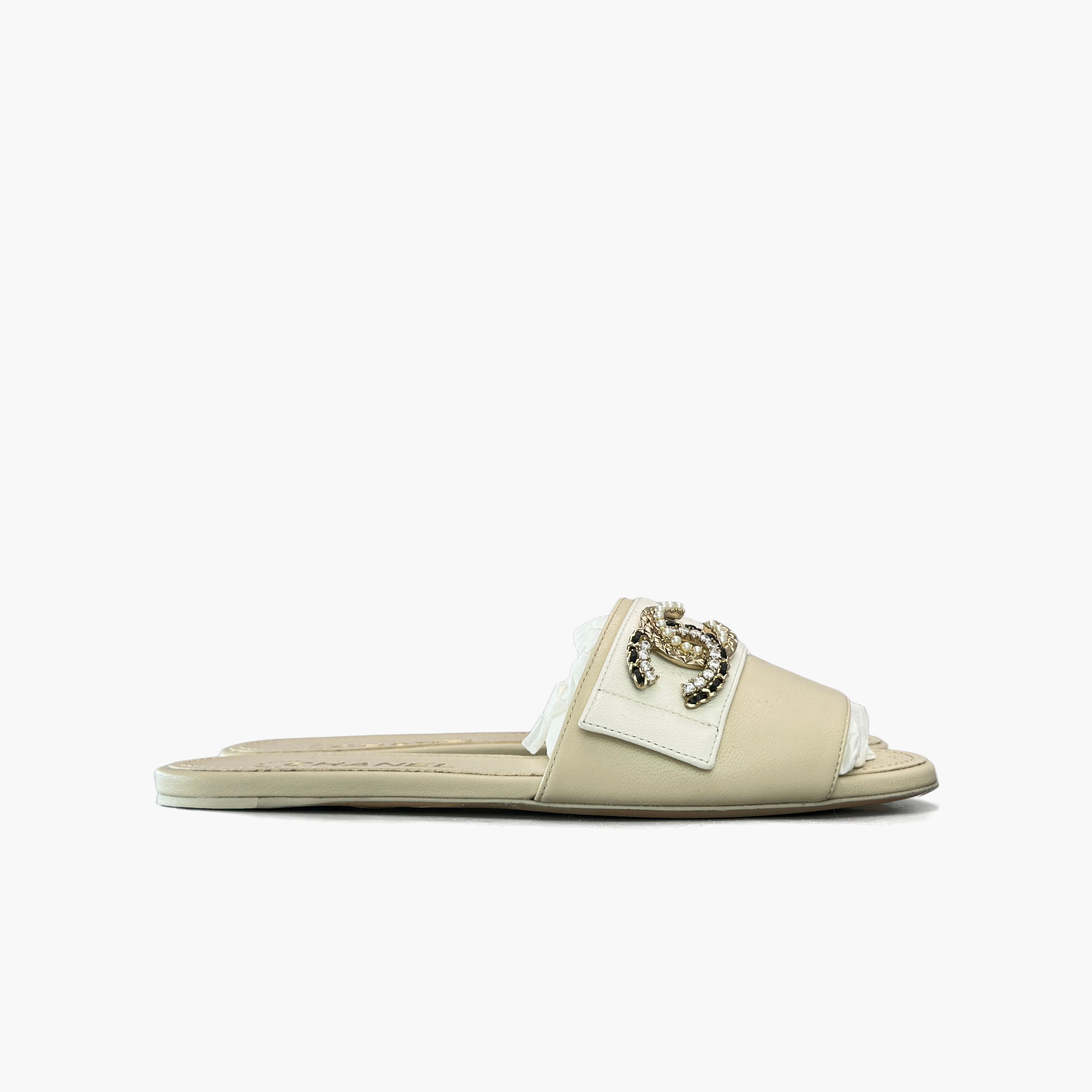 Chanel Chanel Pearl Logo Leather Slides Size 36.5 Size US 6.5 / IT 36.5 - 4 Thumbnail