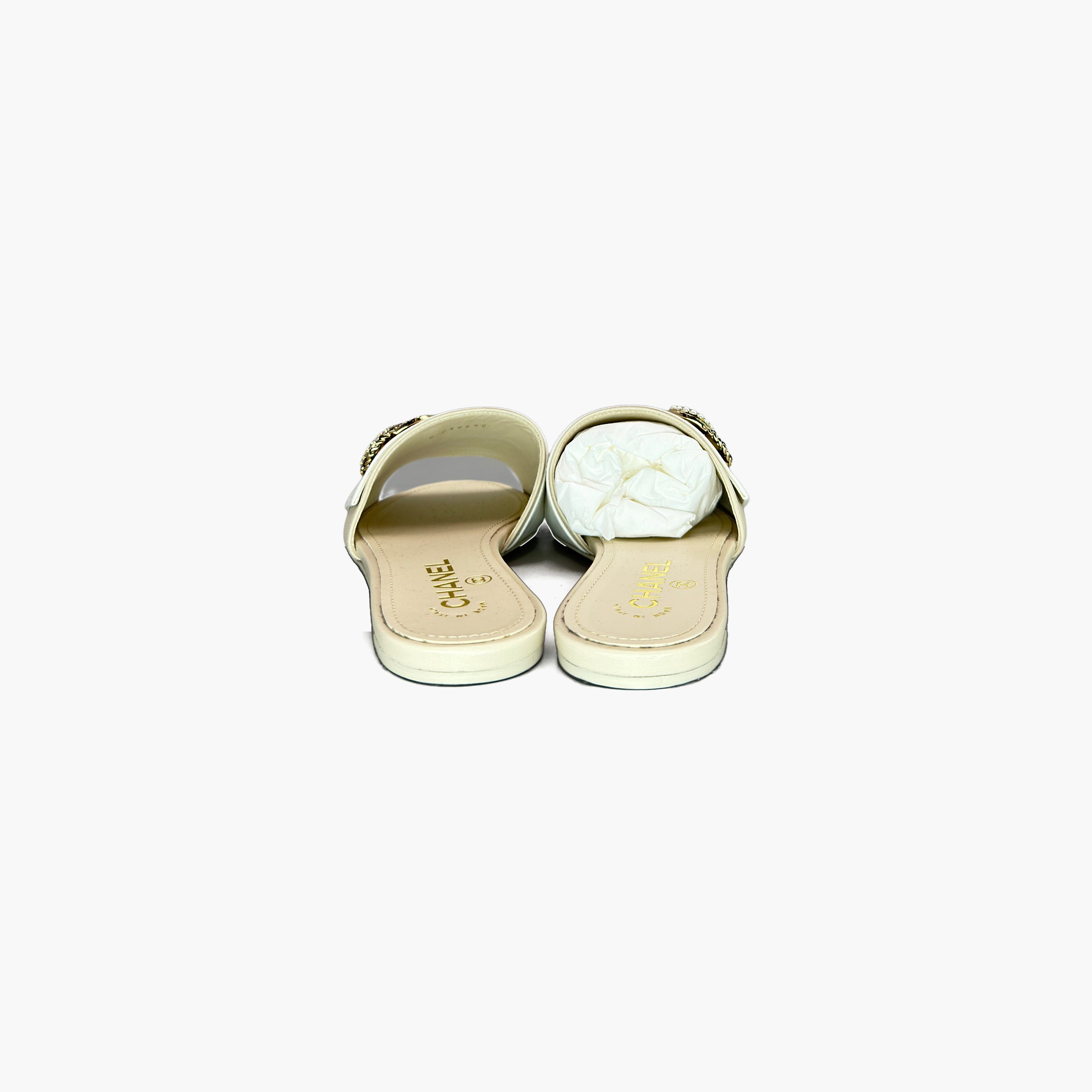 Chanel Chanel Pearl Logo Leather Slides Size 36.5 Size US 6.5 / IT 36.5 - 6 Thumbnail