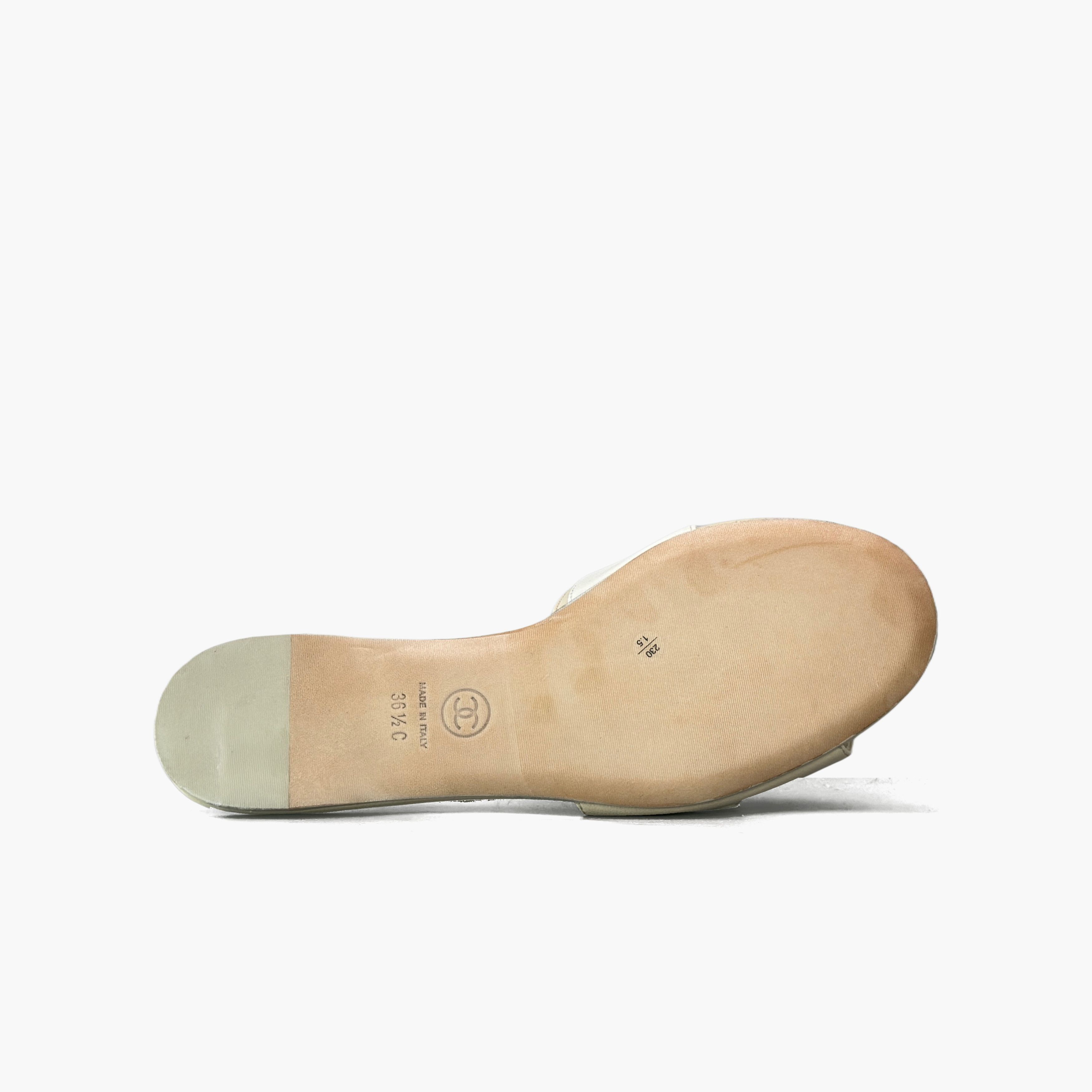 Chanel Chanel Pearl Logo Leather Slides Size 36.5 Size US 6.5 / IT 36.5 - 7 Thumbnail