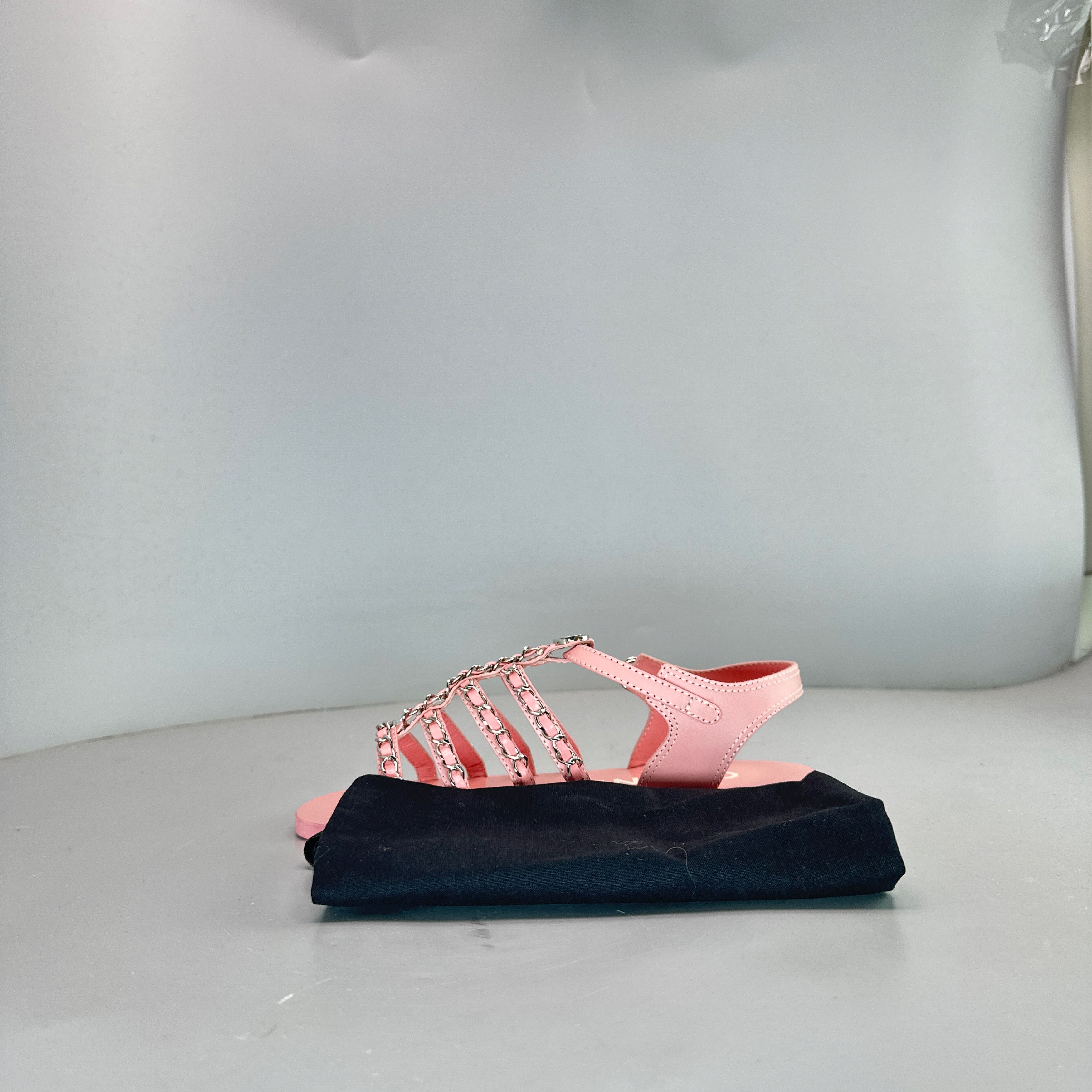 Chanel Chanel Pink Chain Detail Sandals Size 36 Size US 6 / IT 36 - 10 Thumbnail