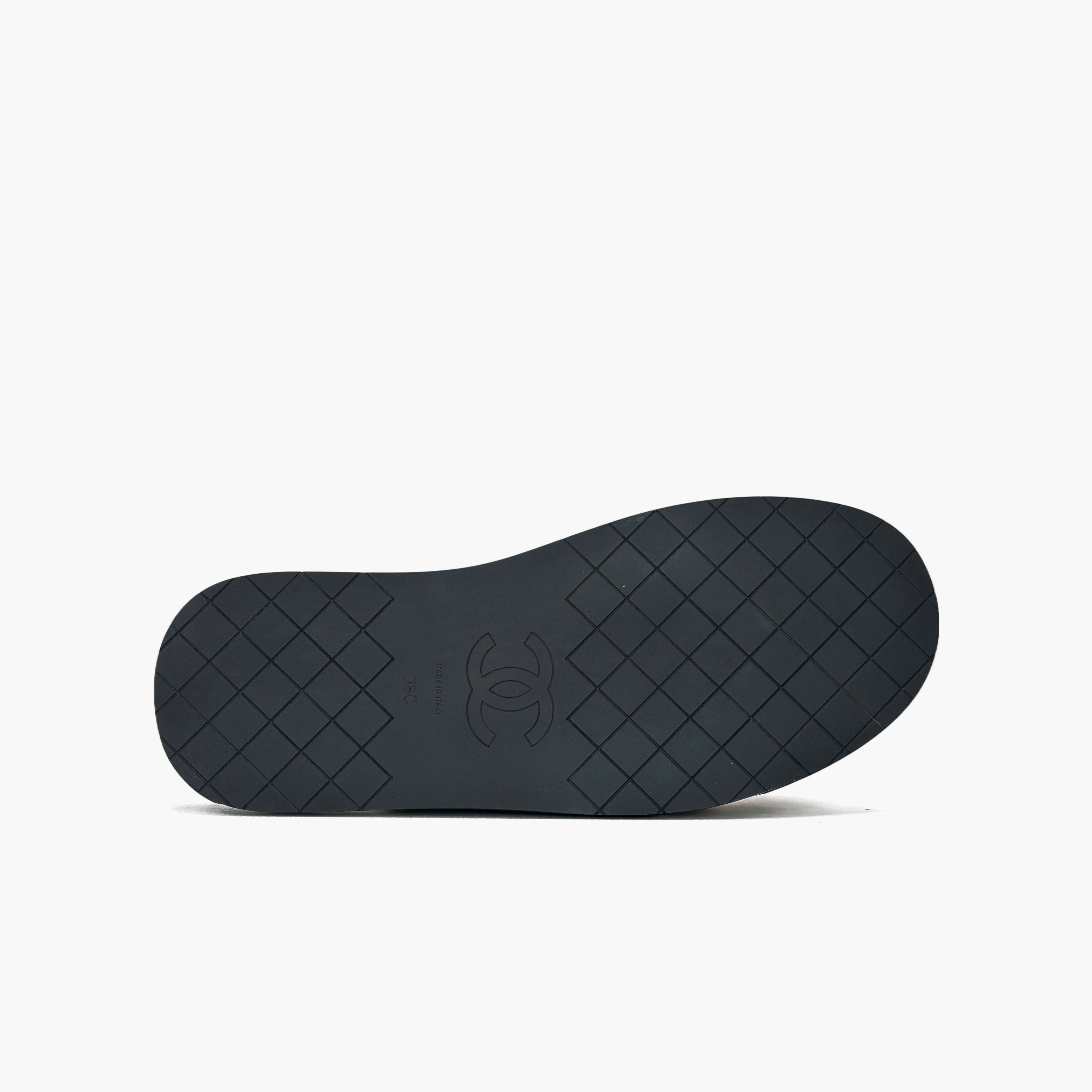 Chanel Chanel Leather Logo Slides Size 38 Size US 8 / IT 38 - 7 Thumbnail