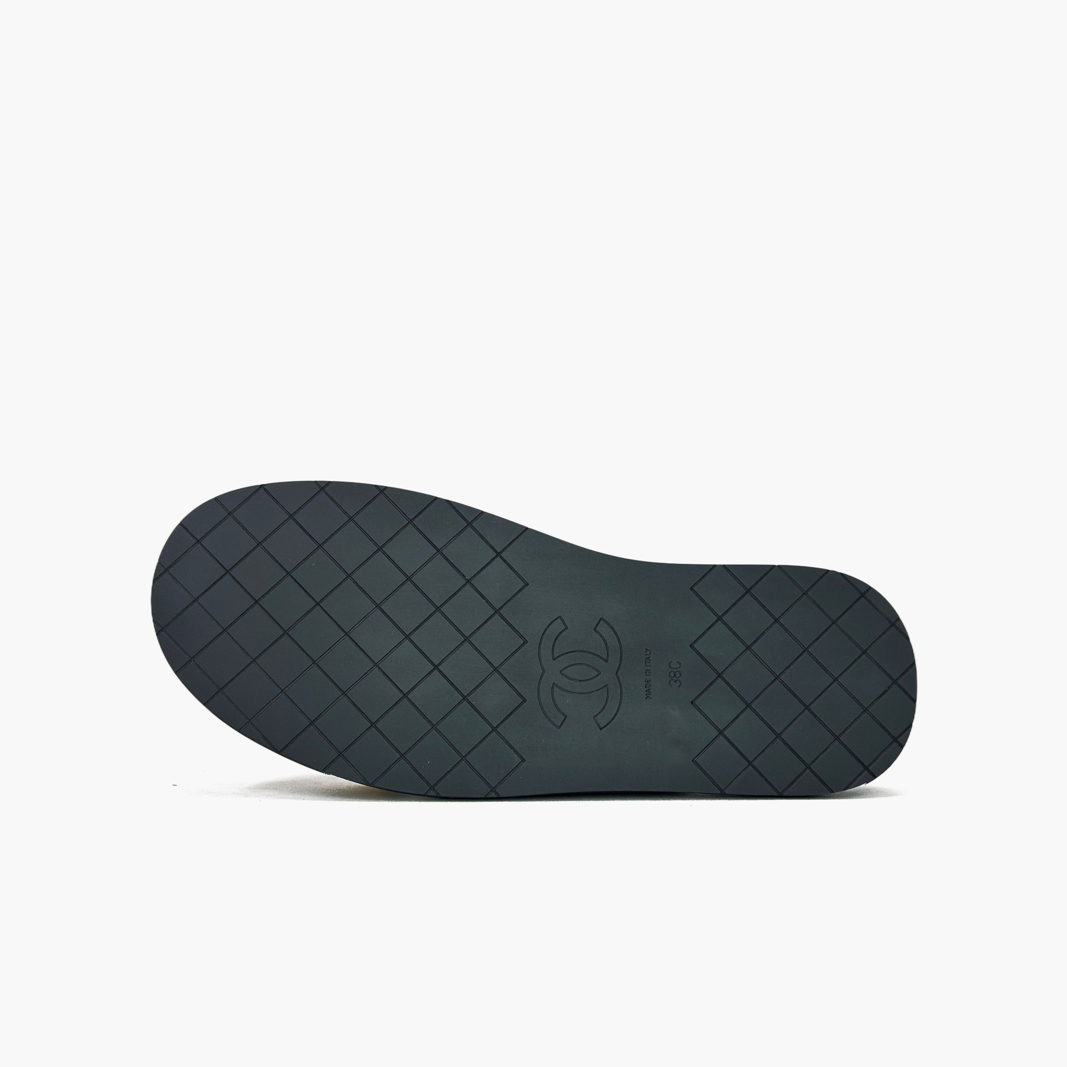 Chanel Chanel Leather Logo Slides Size 38 Size US 8 / IT 38 - 8 Thumbnail