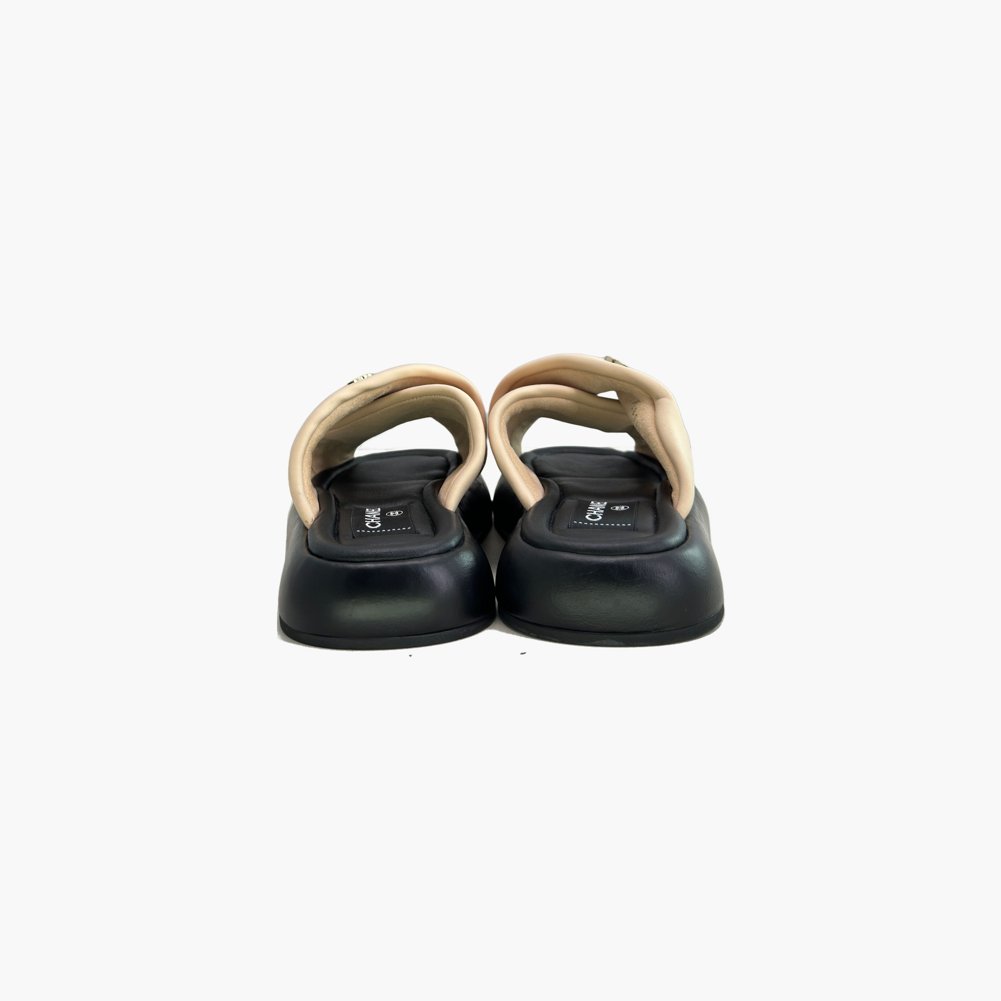 Chanel Chanel Leather Logo Slides Size 38 Size US 8 / IT 38 - 6 Thumbnail