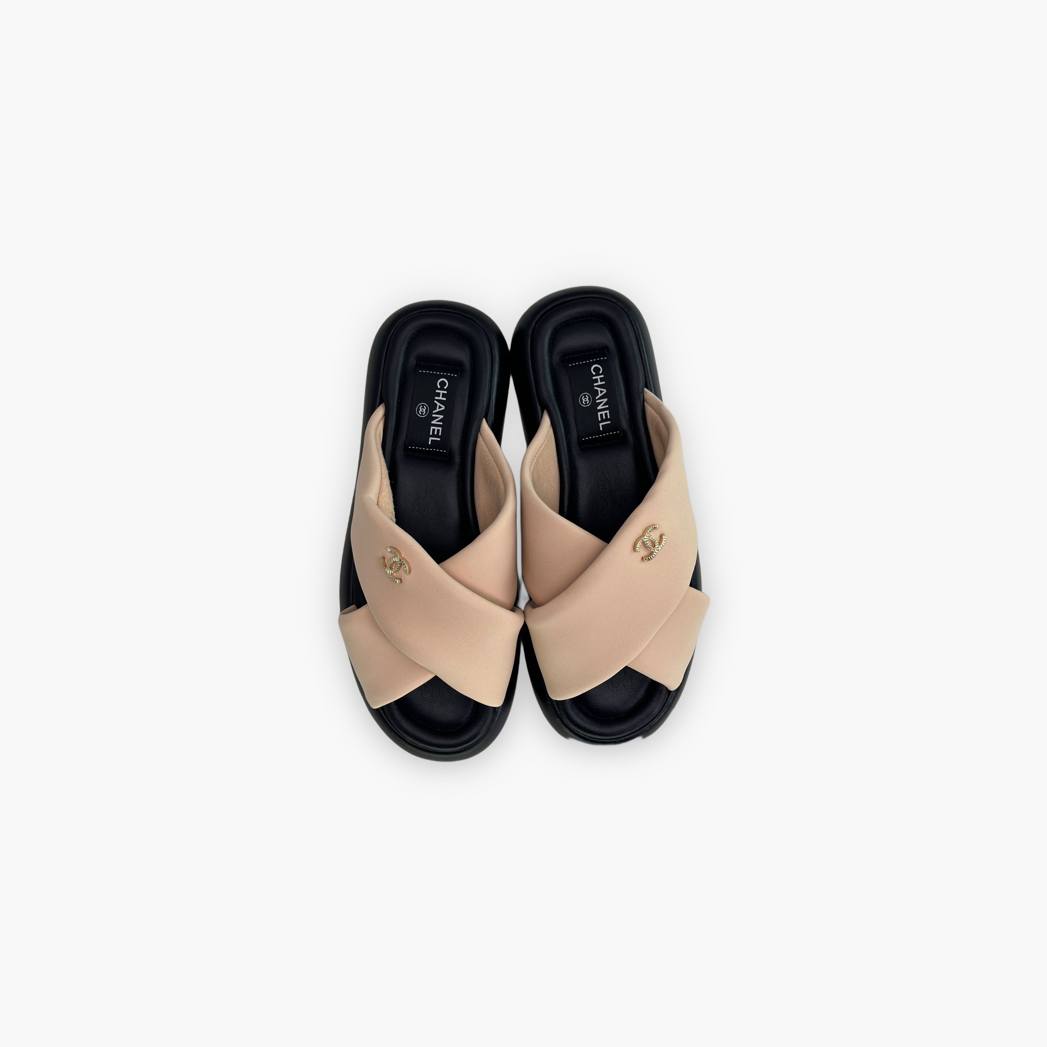 Chanel Chanel Leather Logo Slides Size 38 Size US 8 / IT 38 - 9 Thumbnail
