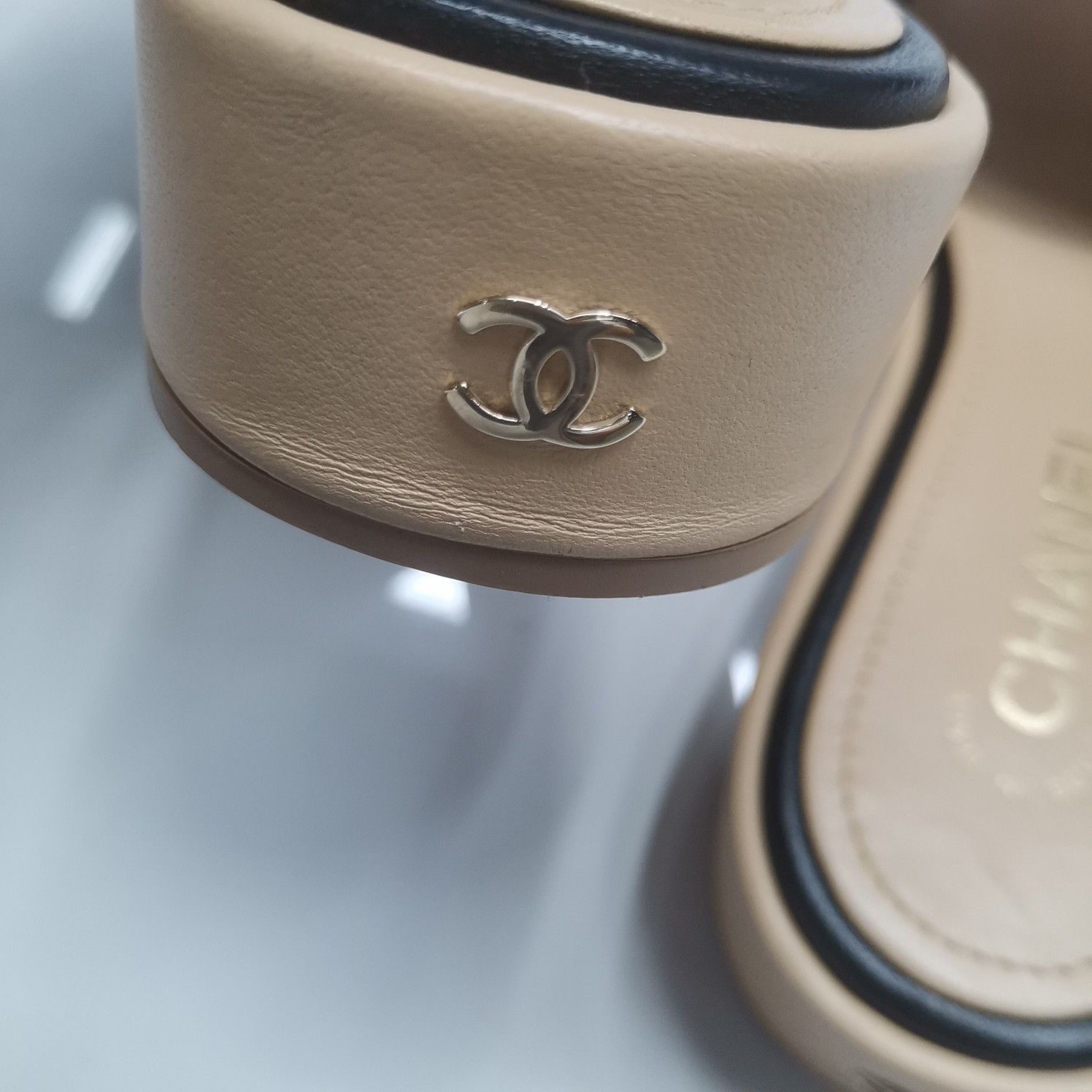Chanel CHANEL Logo Slide Sandals Size 37.5 Size US 7.5 / IT 37.5 - 10 Thumbnail