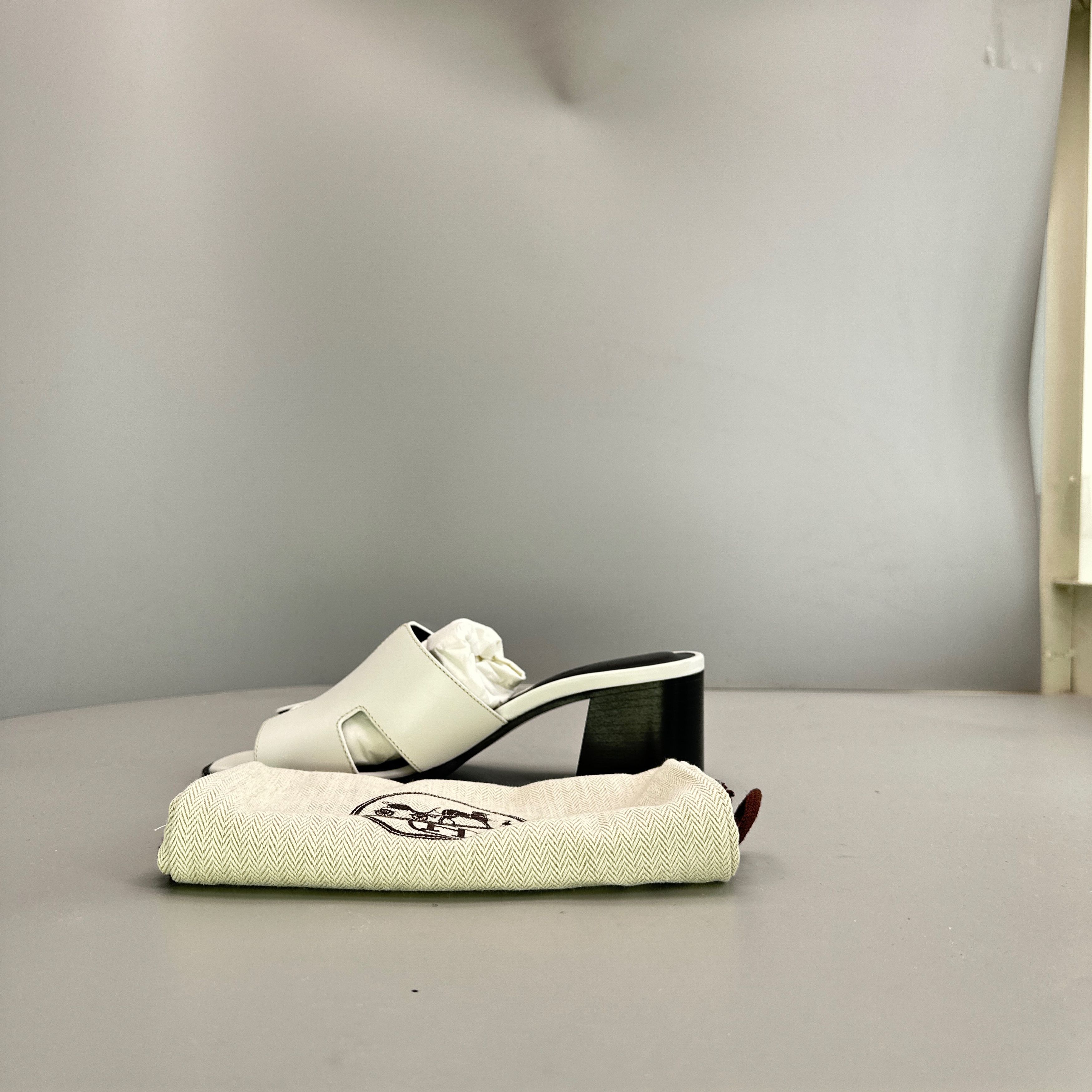 Hermes Hermès Helia Leather Block Heel Mules Size 37 Size US 7 / IT 37 - 10 Thumbnail
