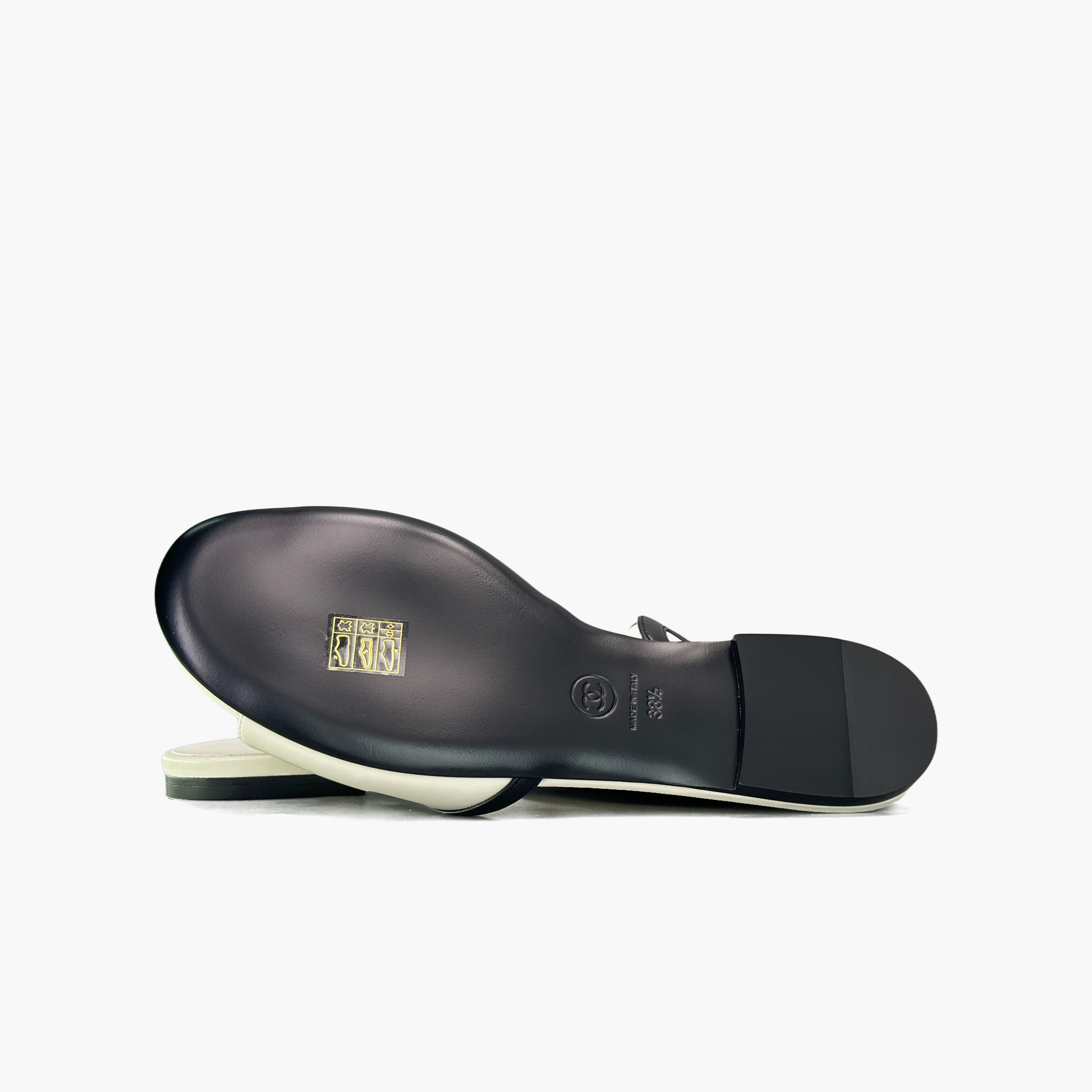 Chanel Chanel CC Logo Leather Slides Size 38.5 Size US 8.5 / IT 38.5 - 8 Thumbnail