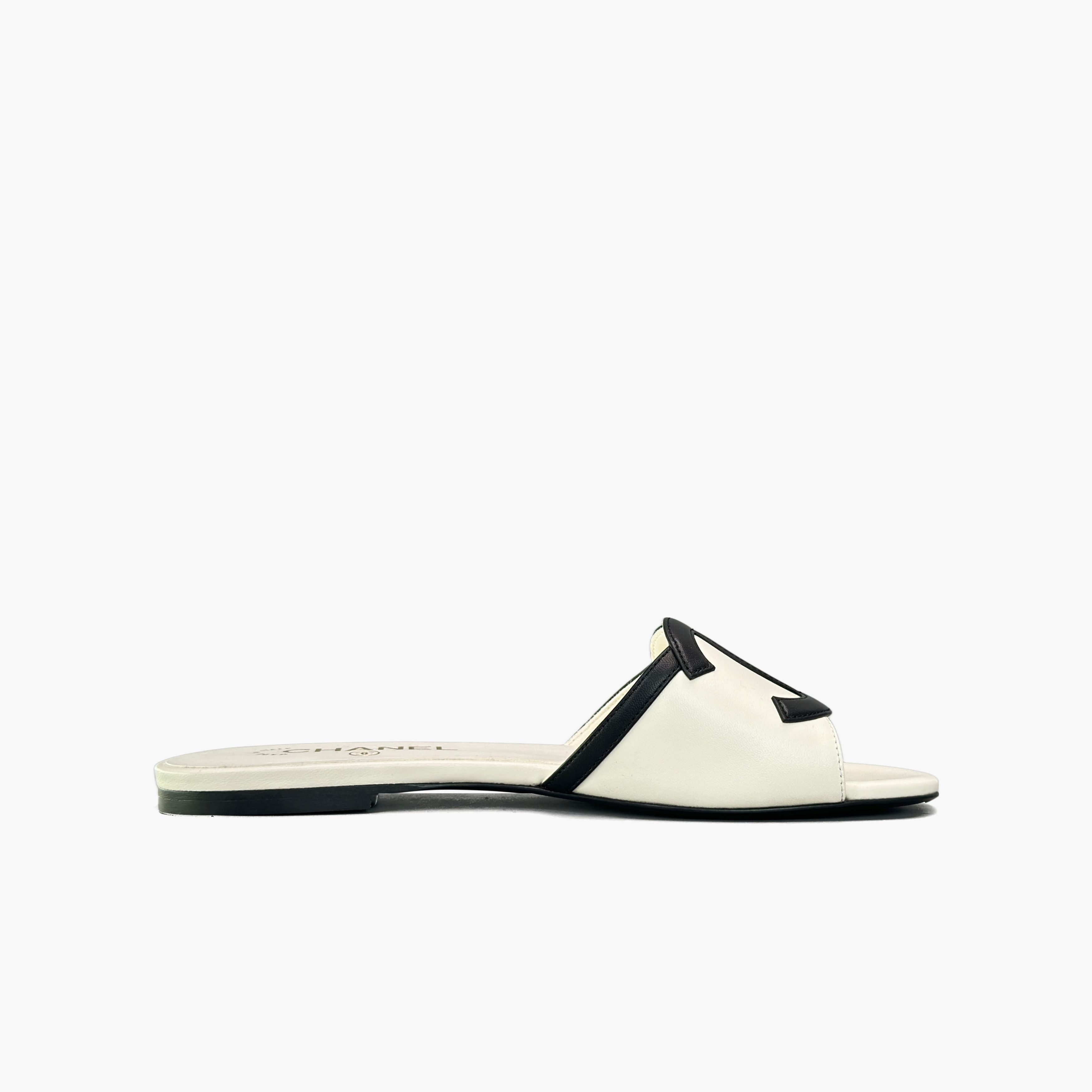 Chanel Chanel CC Logo Leather Slides Size 38.5 Size US 8.5 / IT 38.5 - 2 Thumbnail