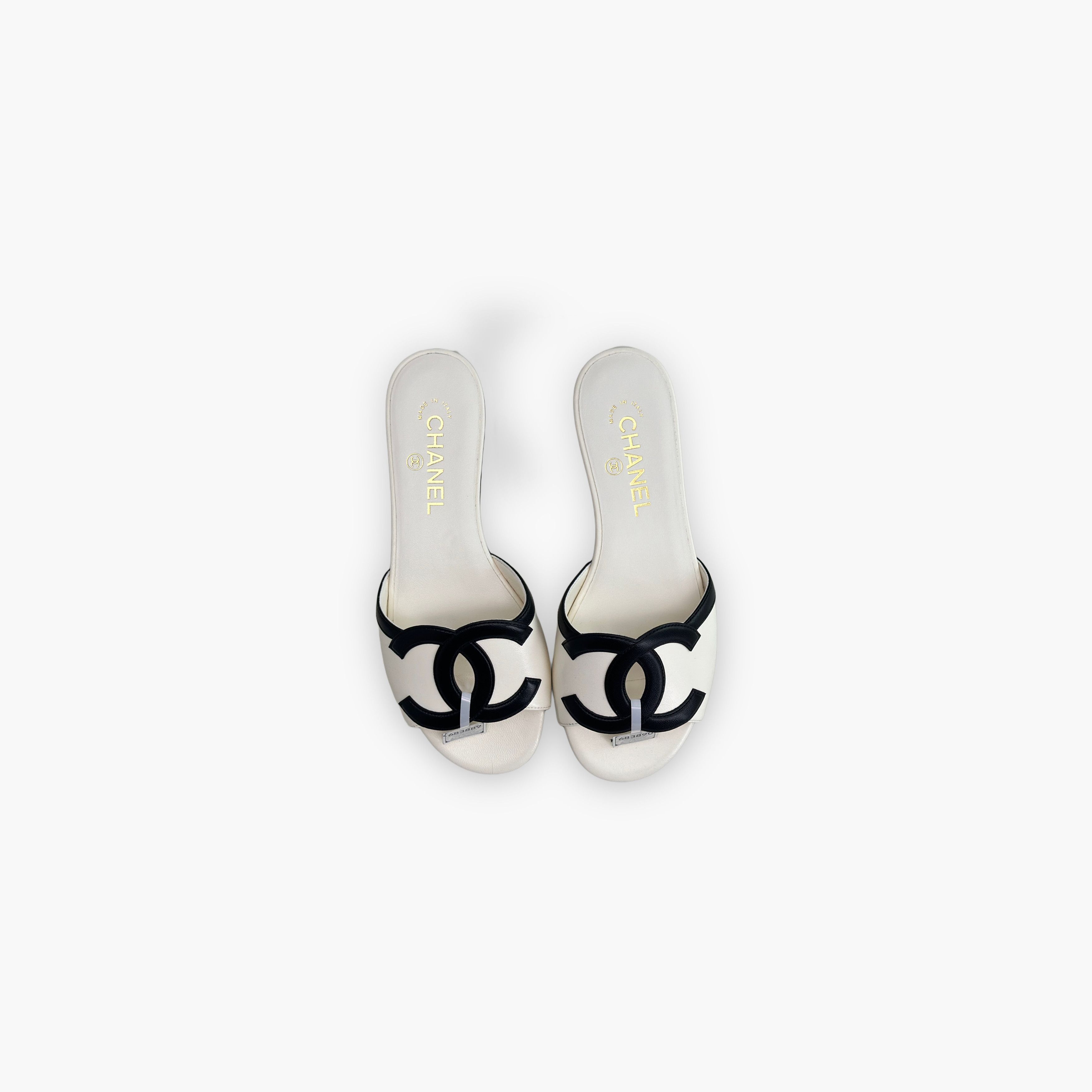 Chanel Chanel CC Logo Leather Flat Sandals Size 37 Size US 7 / IT 37 - 9 Thumbnail