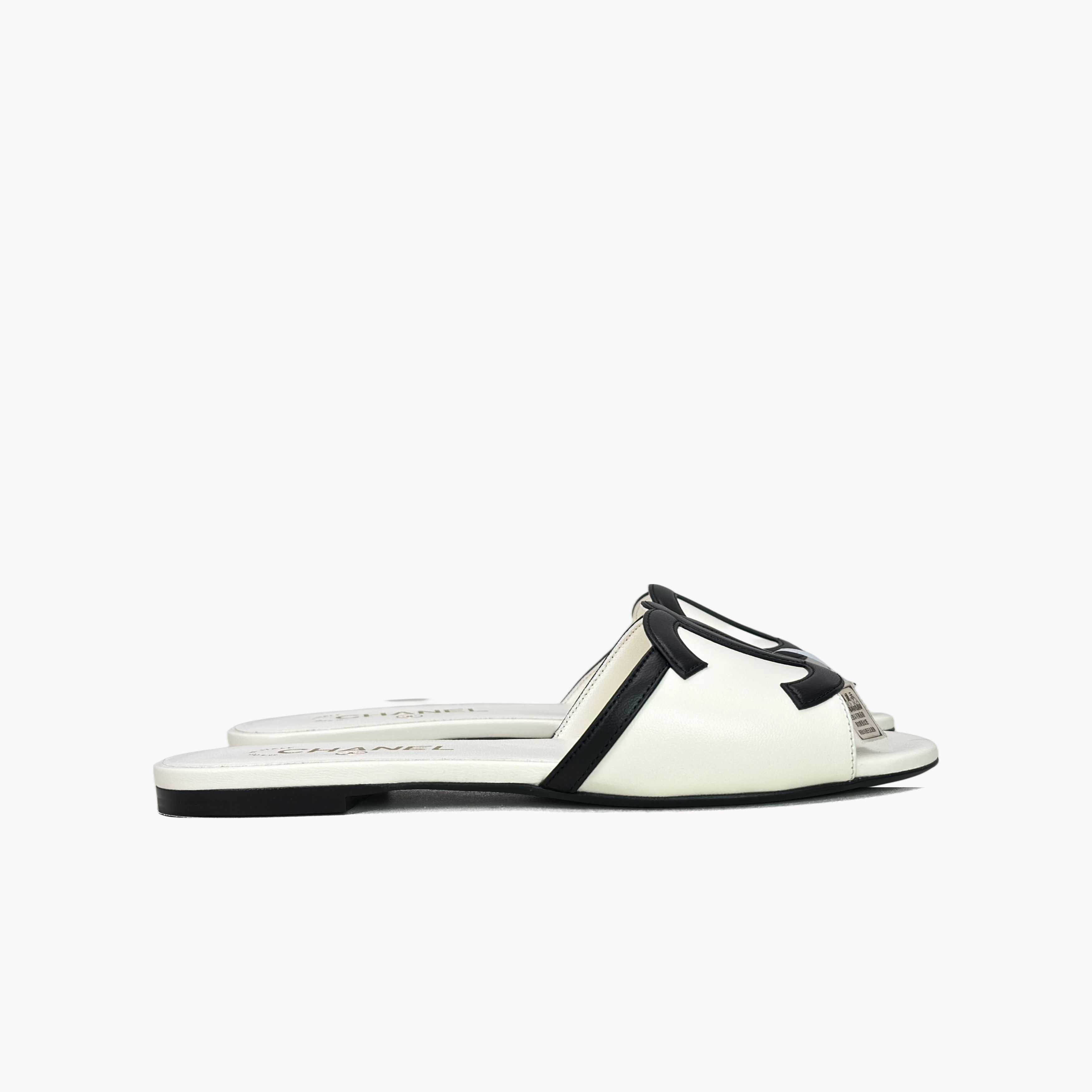 Chanel Chanel CC Logo Leather Flat Sandals Size 37 Size US 7 / IT 37 - 4 Thumbnail