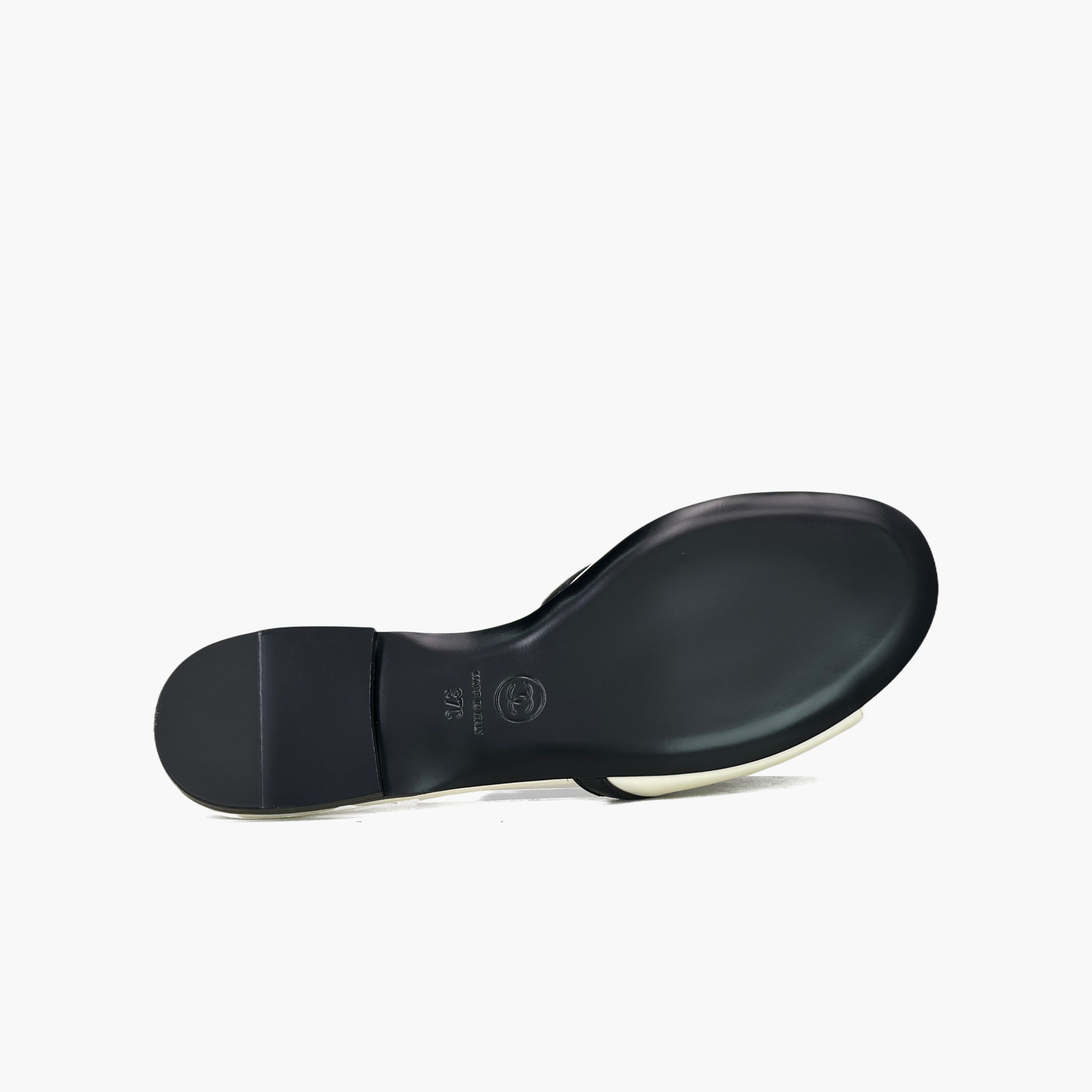 Chanel Chanel CC Logo Leather Flat Sandals Size 37 Size US 7 / IT 37 - 7 Thumbnail