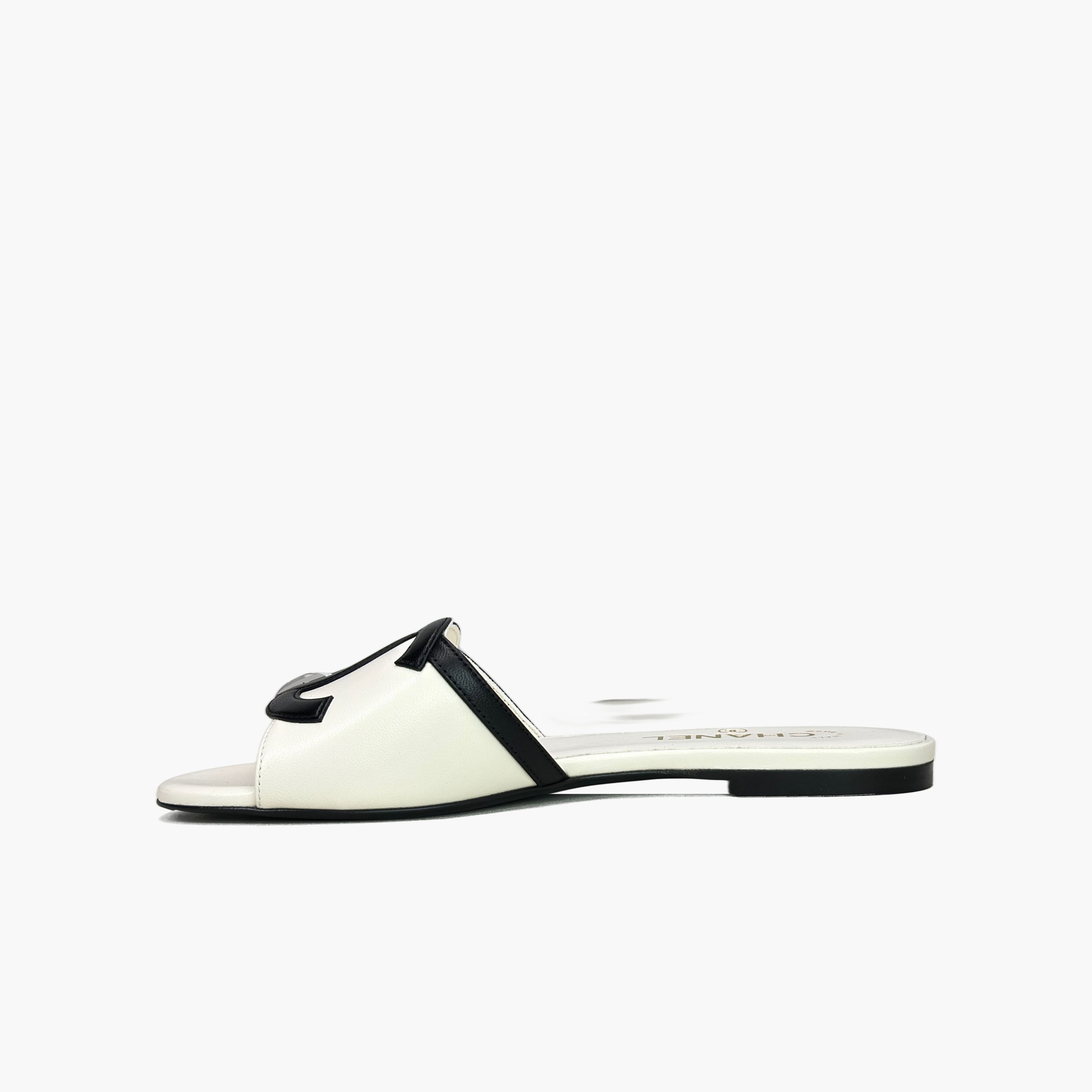 Chanel Chanel CC Logo Leather Flat Sandals Size 37 Size US 7 / IT 37 - 3 Thumbnail