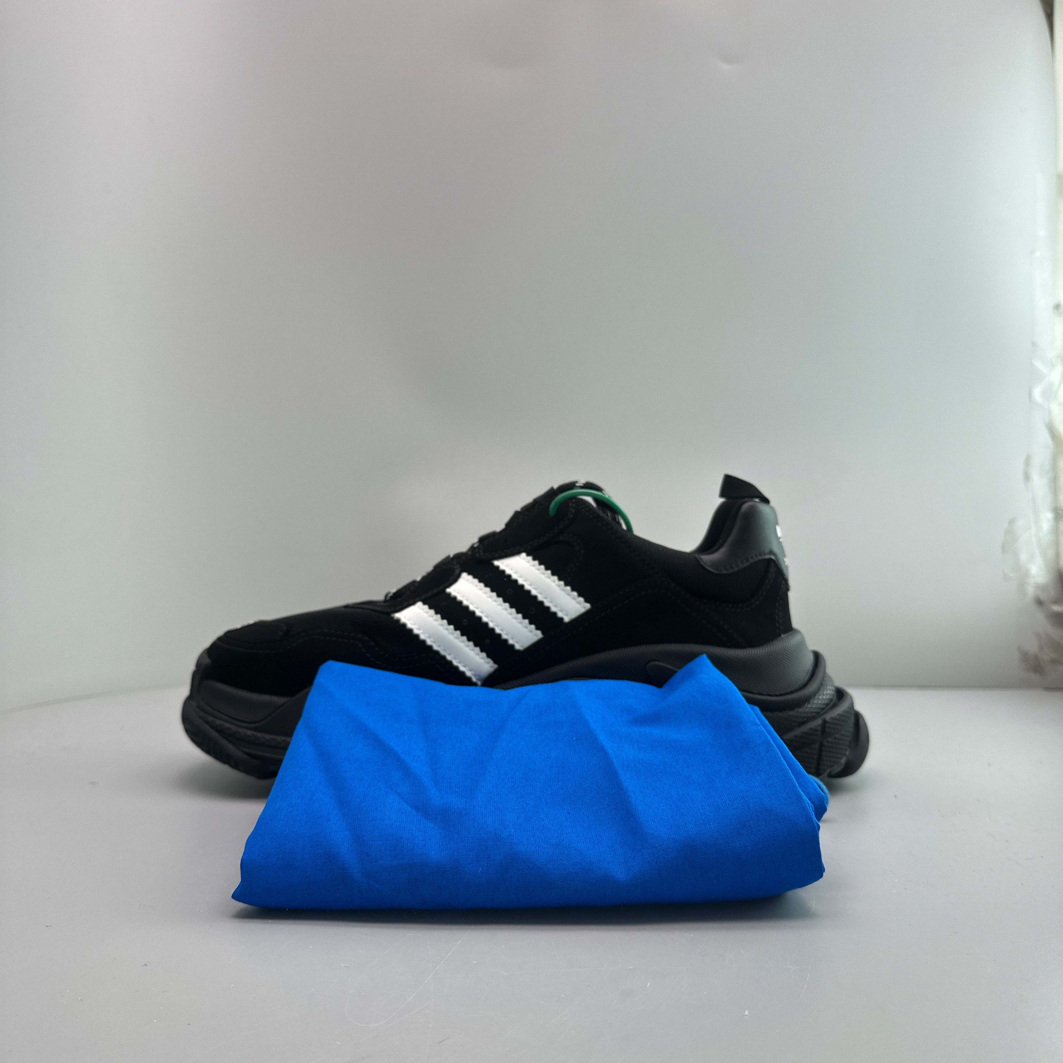 Balenciaga Balenciaga x Adidas Triple S Sneakers Size 10 Size US 10 / EU 43 - 10 Thumbnail