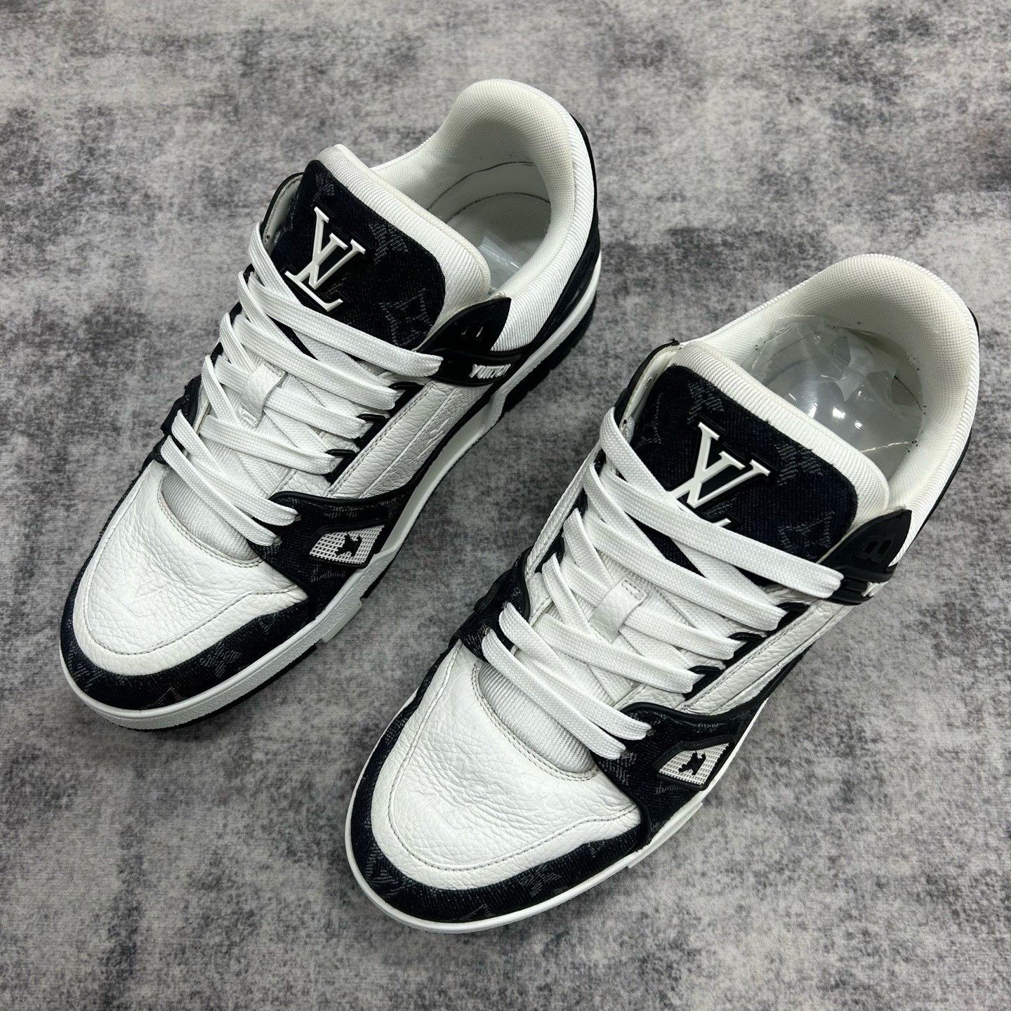 Louis Vuitton Louis Vuitton Trainer Monogram Sneakers Size 9.5 Size US 9.5 / EU 42-43 - 2 Thumbnail