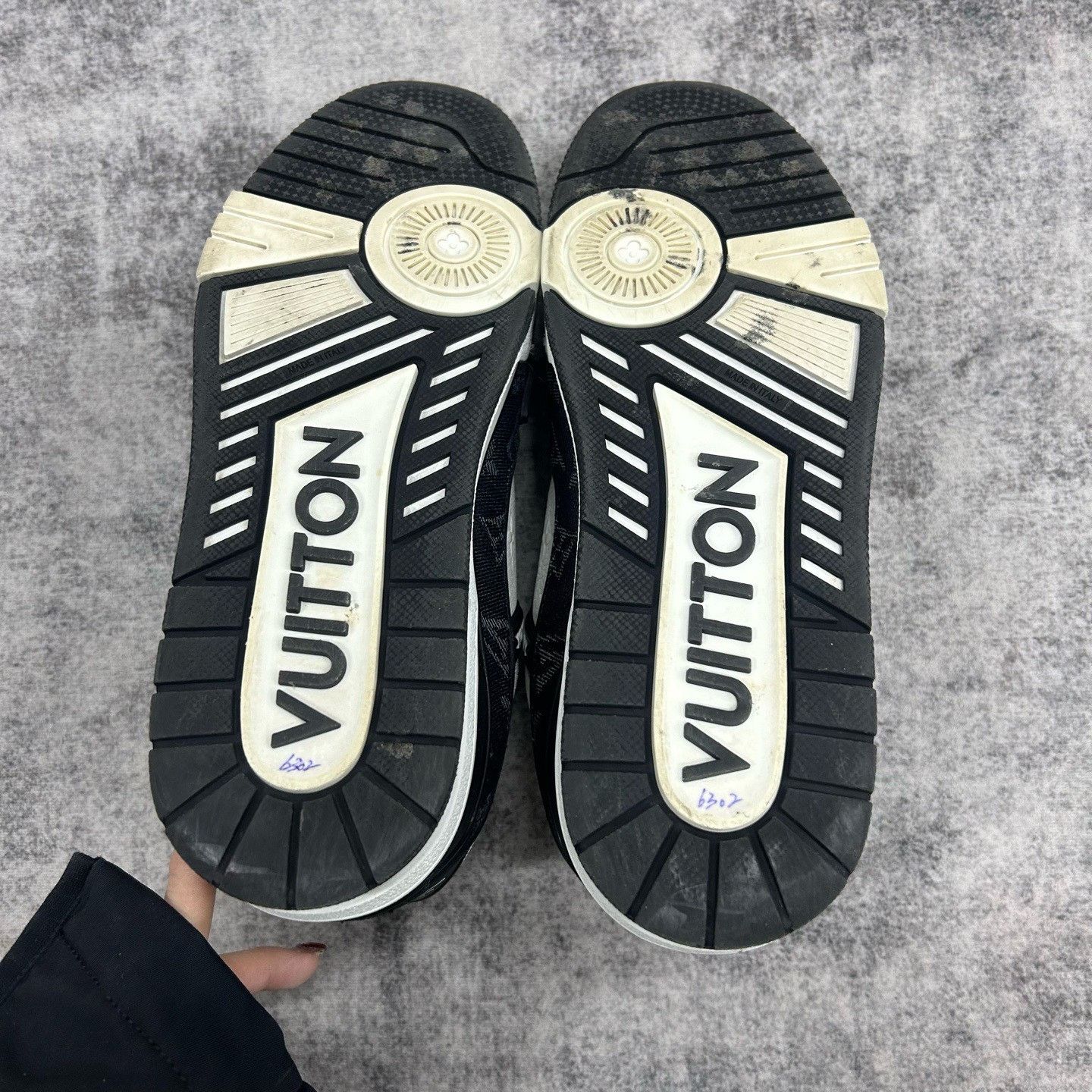 Louis Vuitton Louis Vuitton Trainer Monogram Sneakers Size 9.5 Size US 9.5 / EU 42-43 - 8 Thumbnail