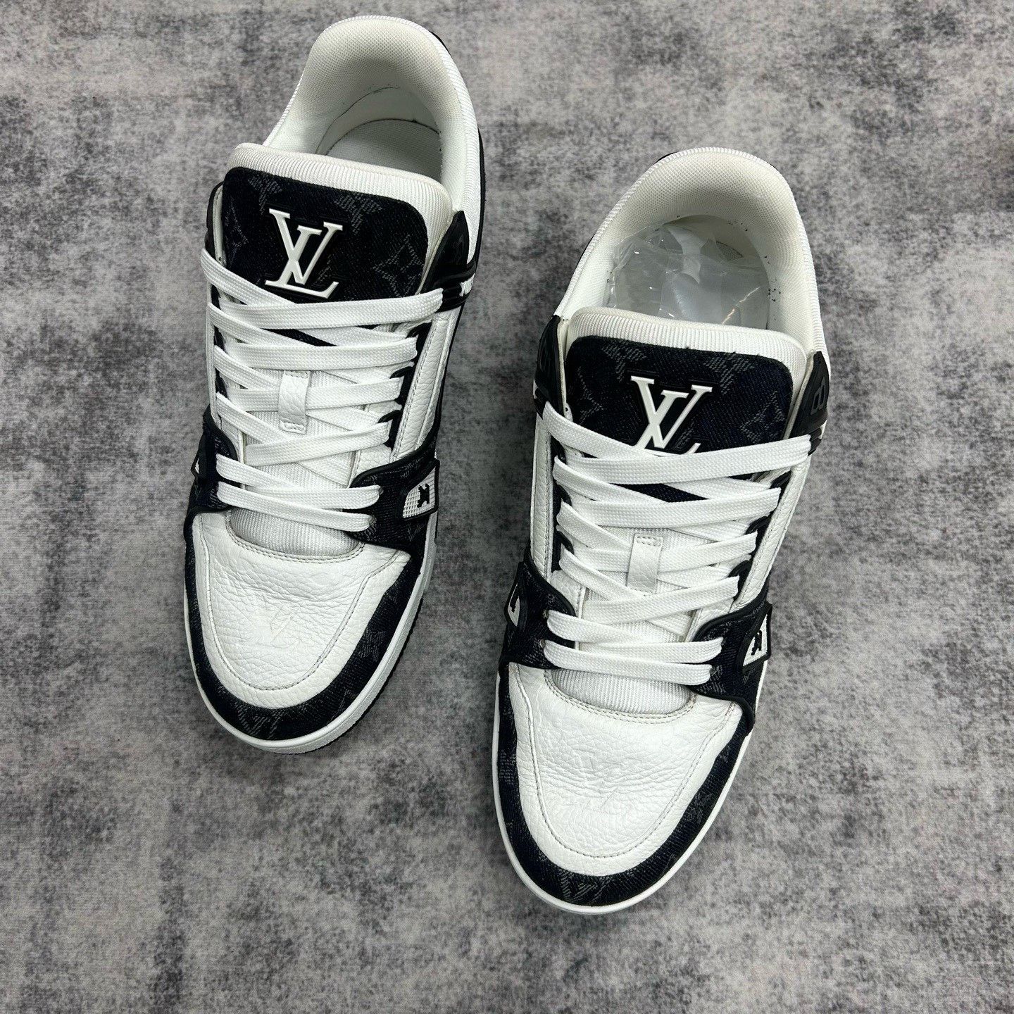 Louis Vuitton Louis Vuitton Trainer Monogram Sneakers Size 9.5 Size US 9.5 / EU 42-43 - 4 Thumbnail