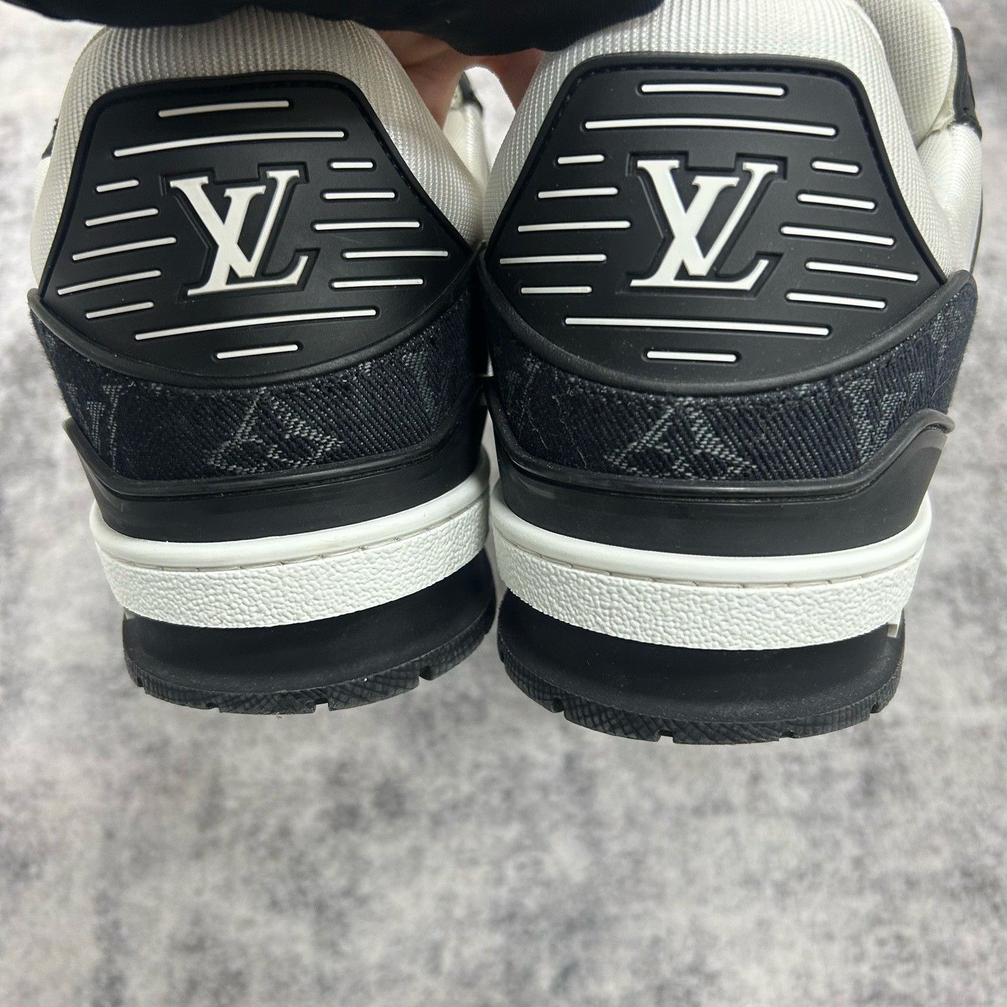 Louis Vuitton Louis Vuitton Trainer Monogram Sneakers Size 9.5 Size US 9.5 / EU 42-43 - 7 Thumbnail