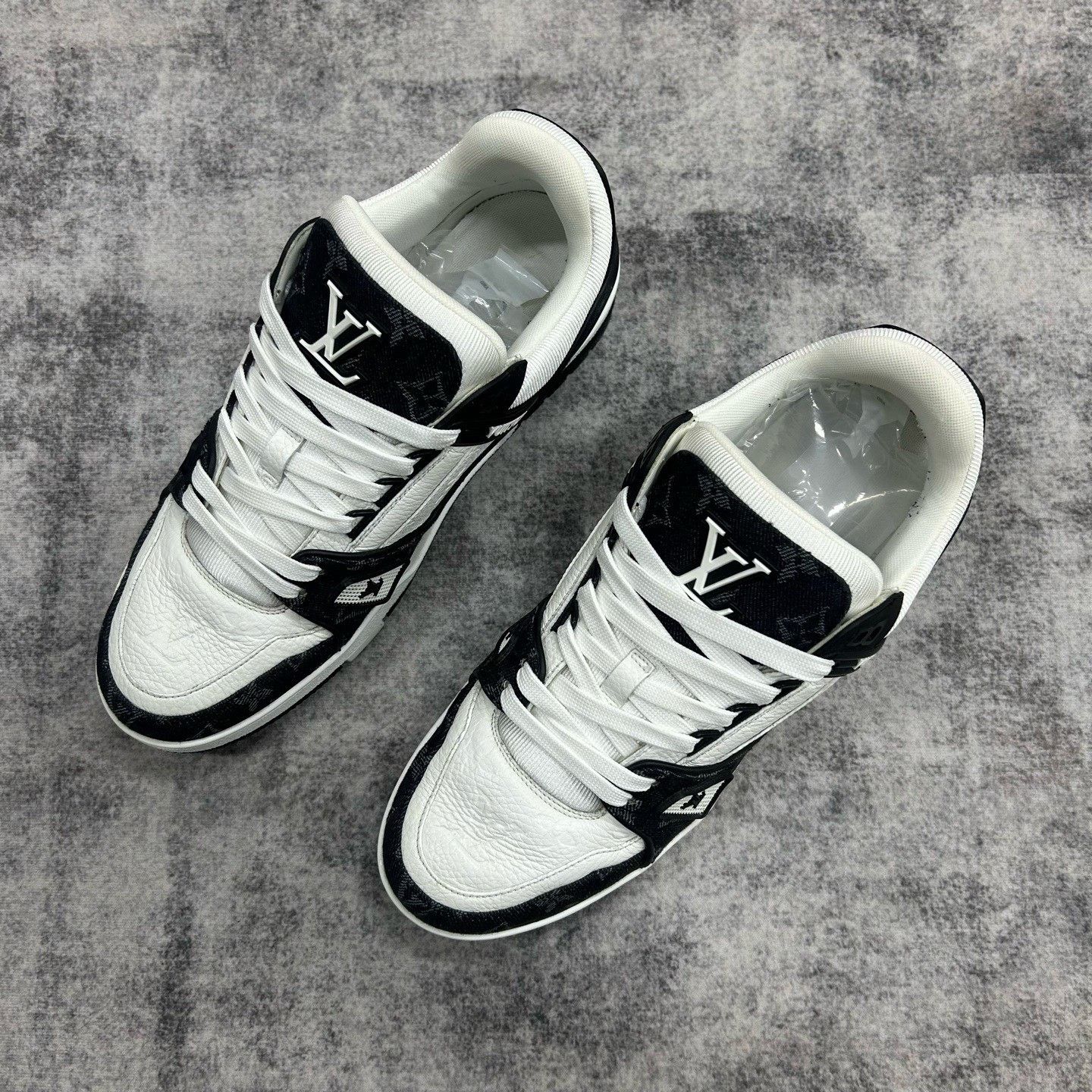 Louis Vuitton Louis Vuitton Trainer Monogram Sneakers Size 9.5 Size US 9.5 / EU 42-43 - 3 Thumbnail