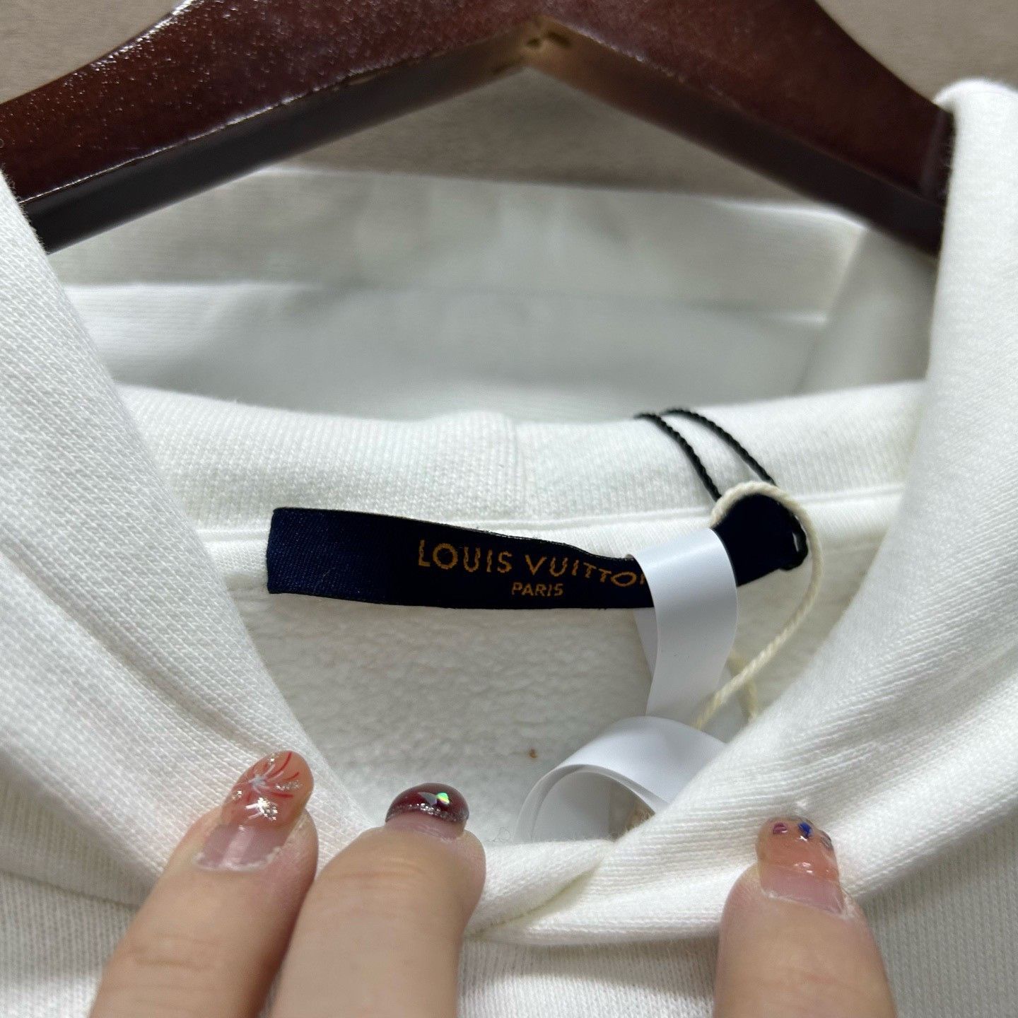 Louis Vuitton Louis Vuitton White Logo Hoodie Size XL Size US XL / EU 56 / 4 - 4 Thumbnail