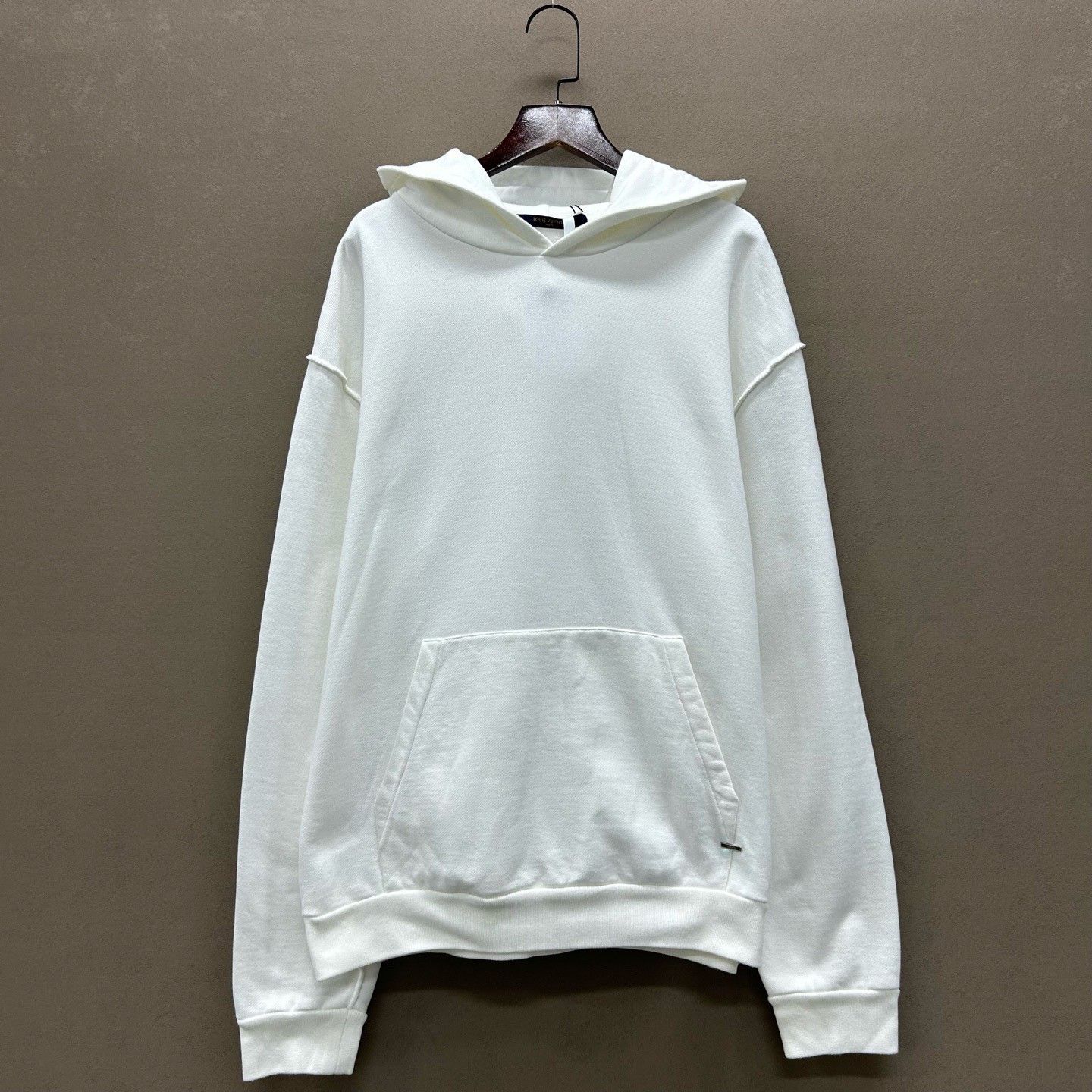 Louis Vuitton Louis Vuitton White Logo Hoodie Size XL Size US XL / EU 56 / 4 - 2 Thumbnail