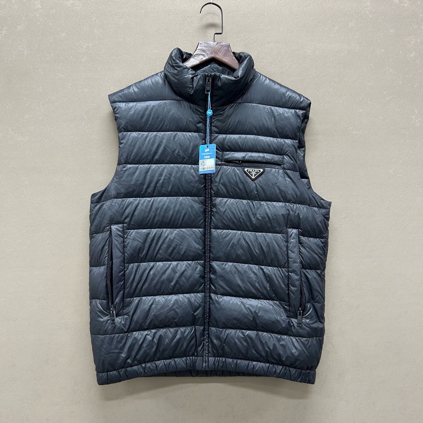Prada Prada Triangle Logo Puffer Vest Size M Size US M / EU 48-50 / 2 - 2 Thumbnail