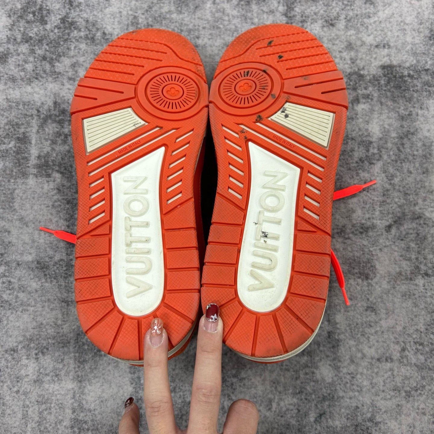 Louis Vuitton Louis Vuitton Trainer White Orange Sneakers US 8 Size US 8 / EU 41 - 7 Thumbnail