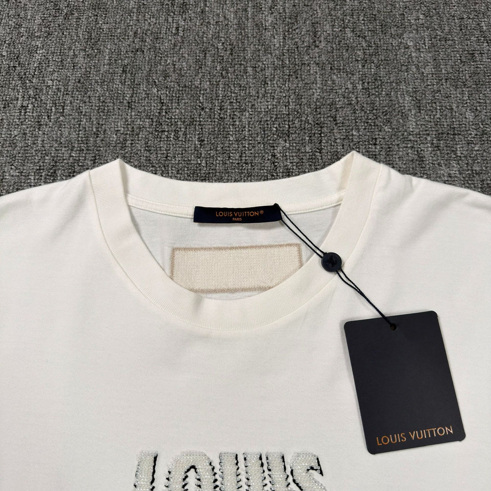 Louis Vuitton Louis Vuitton Beaded Logo T-Shirt Size XXL Size US XXL / EU 58 / 5 - 3 Thumbnail