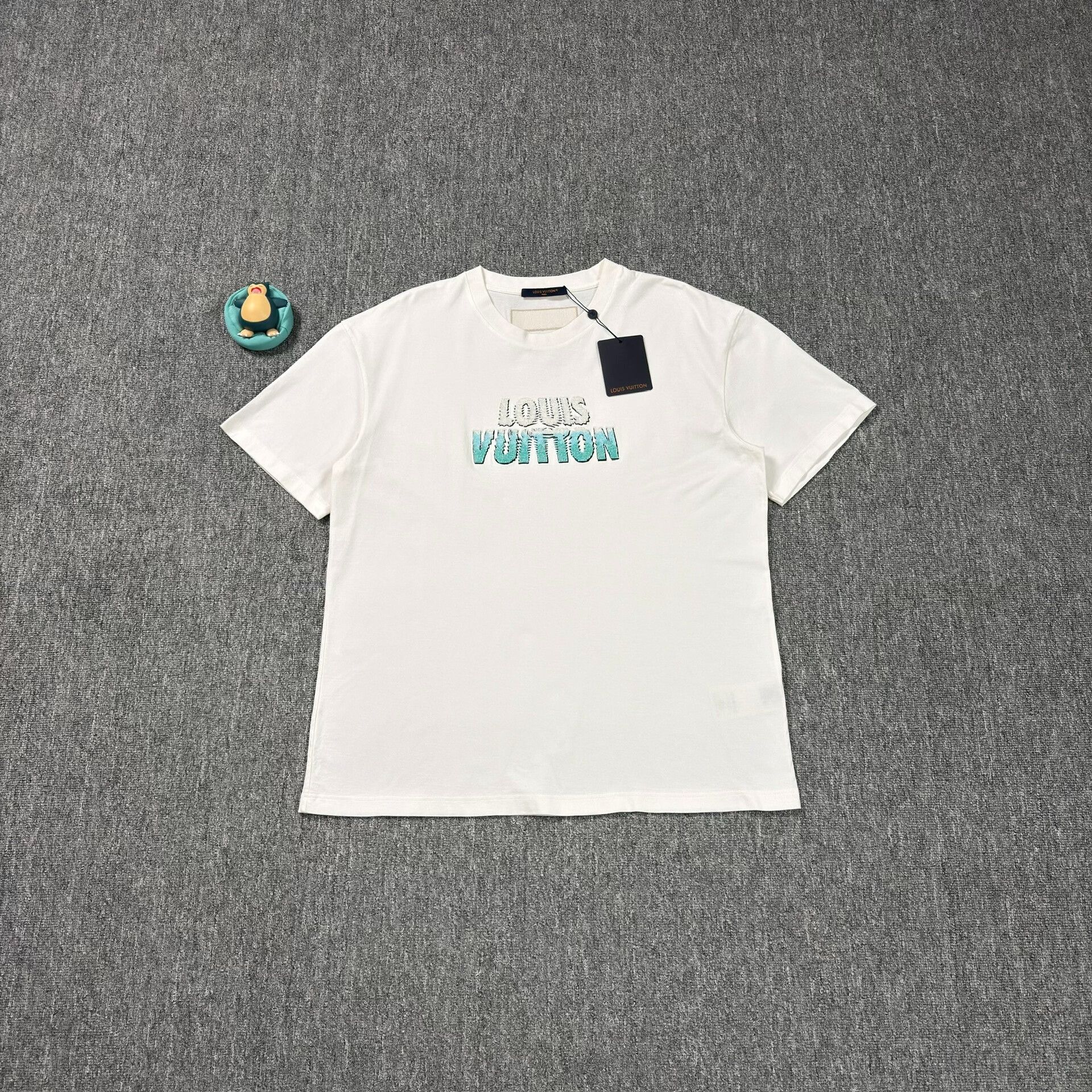 Louis Vuitton Louis Vuitton Beaded Logo T-Shirt Size XXL Size US XXL / EU 58 / 5 - 2 Thumbnail
